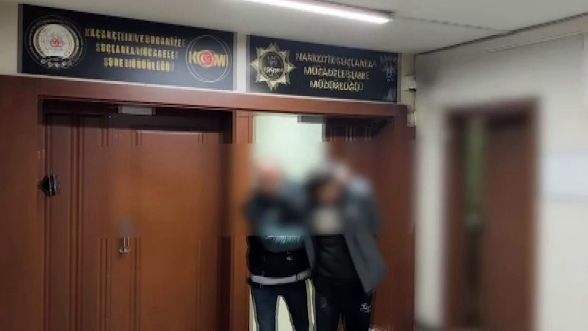 Uyuşturucuyu Klozete Dökerken Yakalandılar (2)