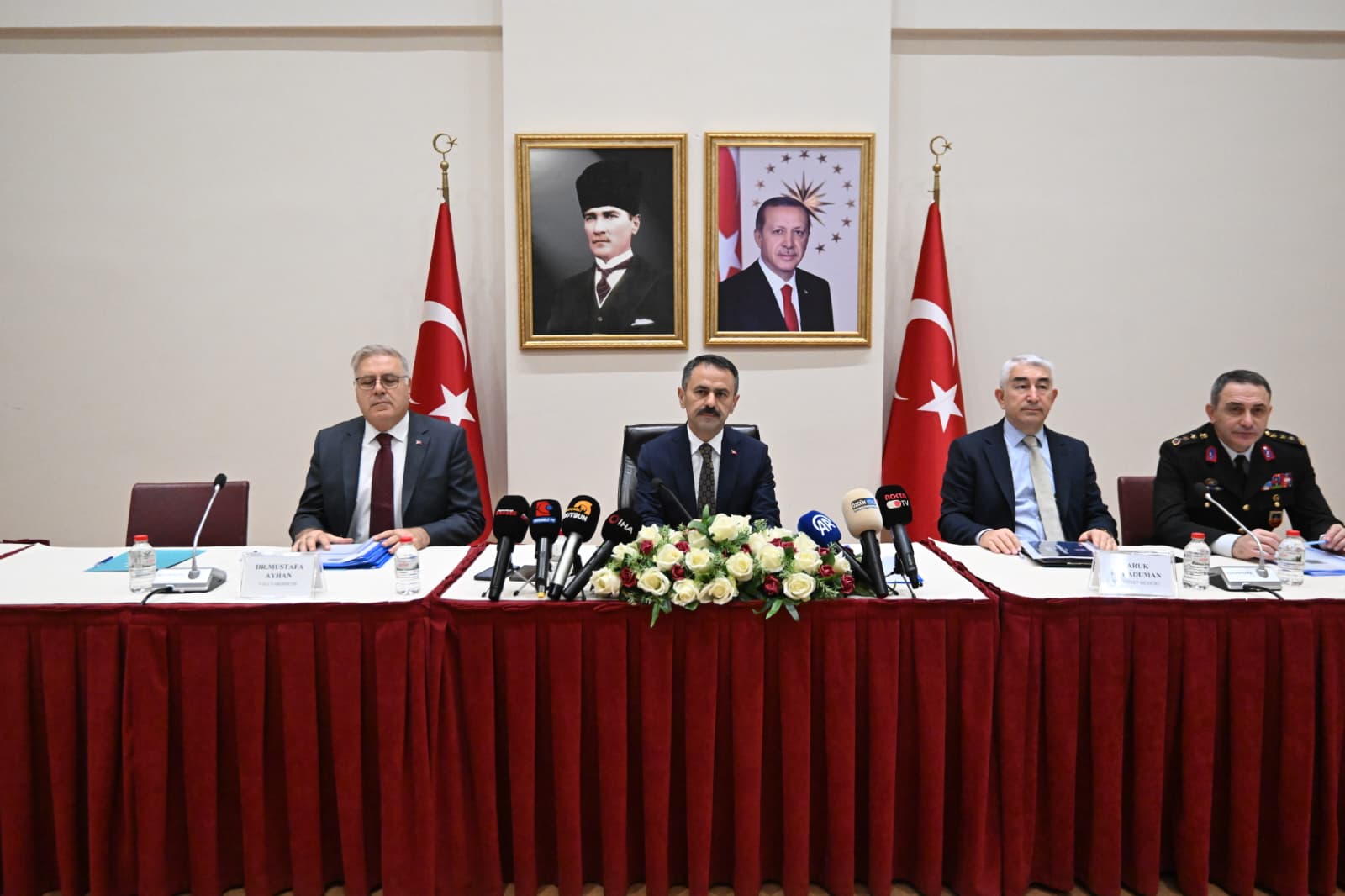 Vali İlhami Aktaş Çöken Apartmanın Nedeni Bilimsel Olarak Araştırılıyor 1