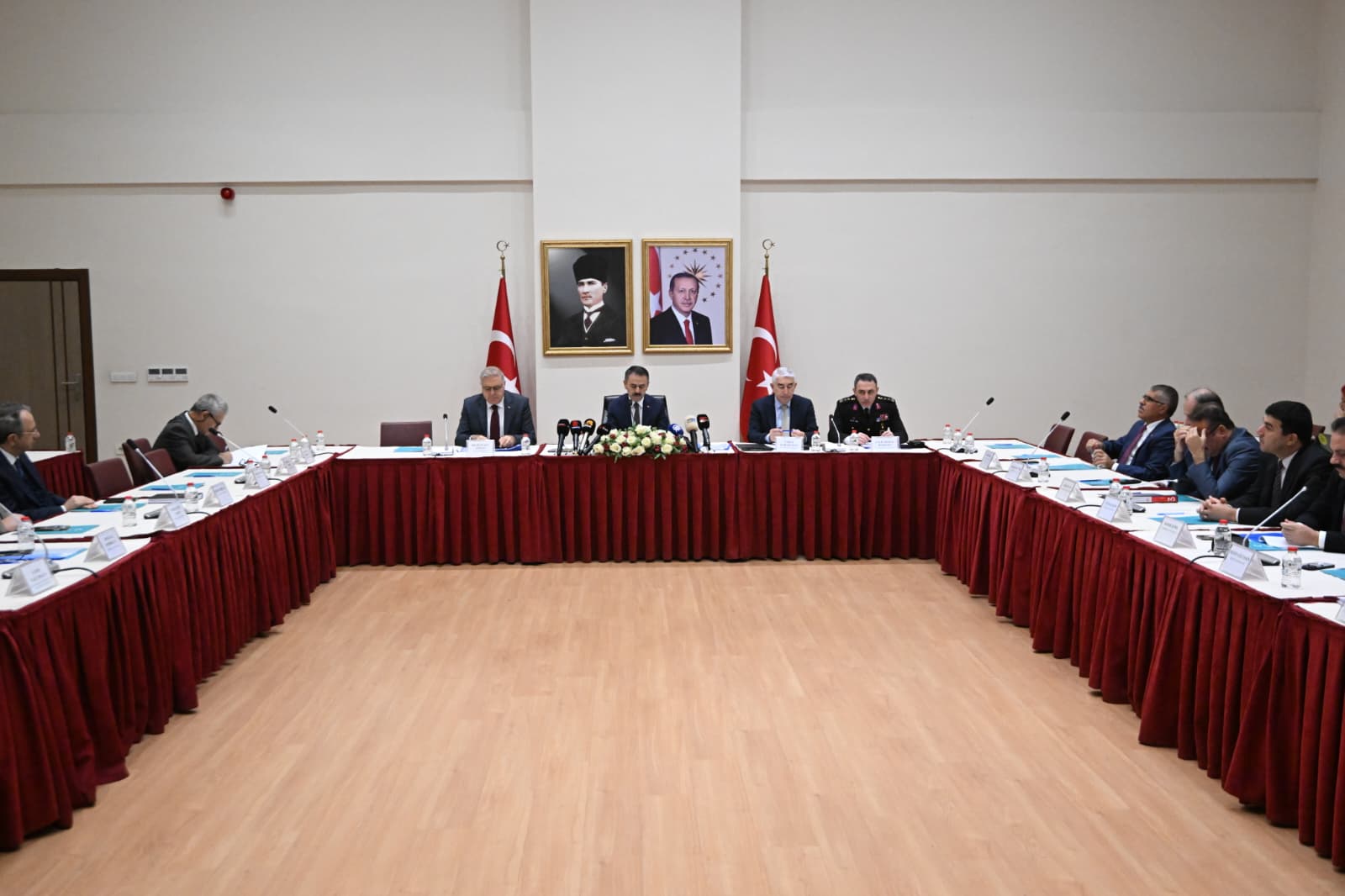 Vali İlhami Aktaş Çöken Apartmanın Nedeni Bilimsel Olarak Araştırılıyor 2