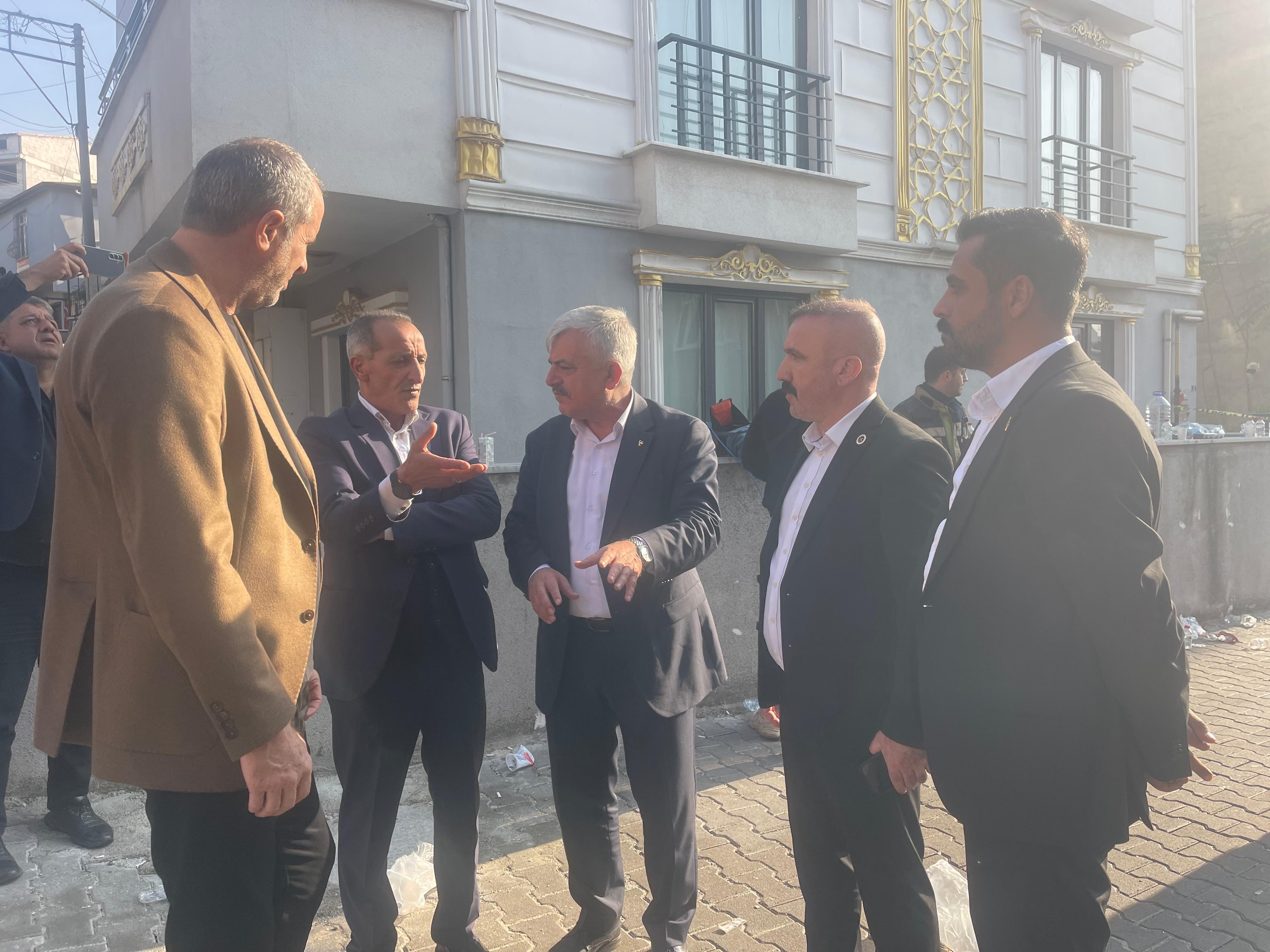 Yangın Bölgesinde İncelemelerde Bulundu (1)-1