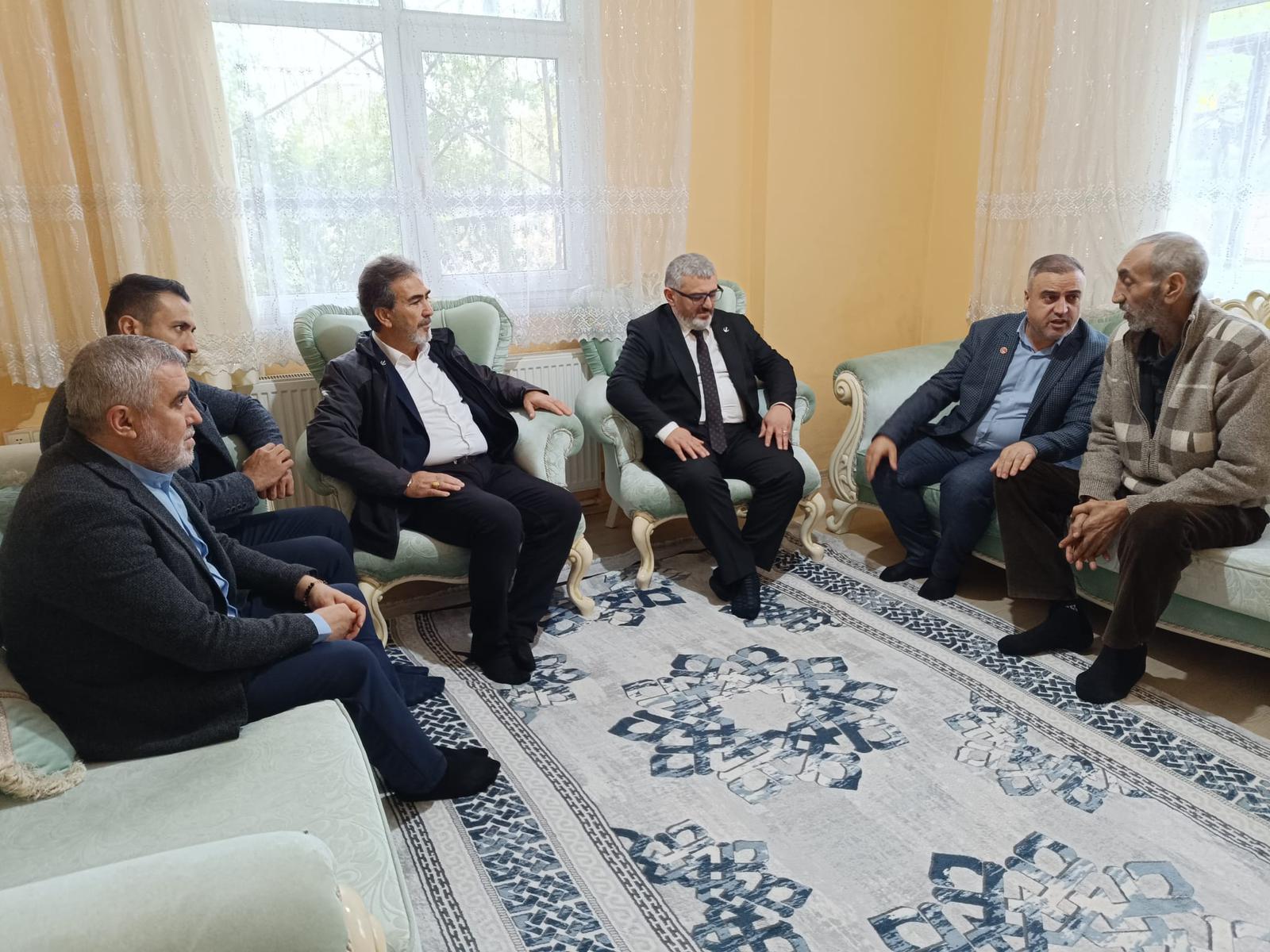 Yangın Faciasında Hayatını Kaybeden Ailelere Anlamlı Ziyaret! (6)