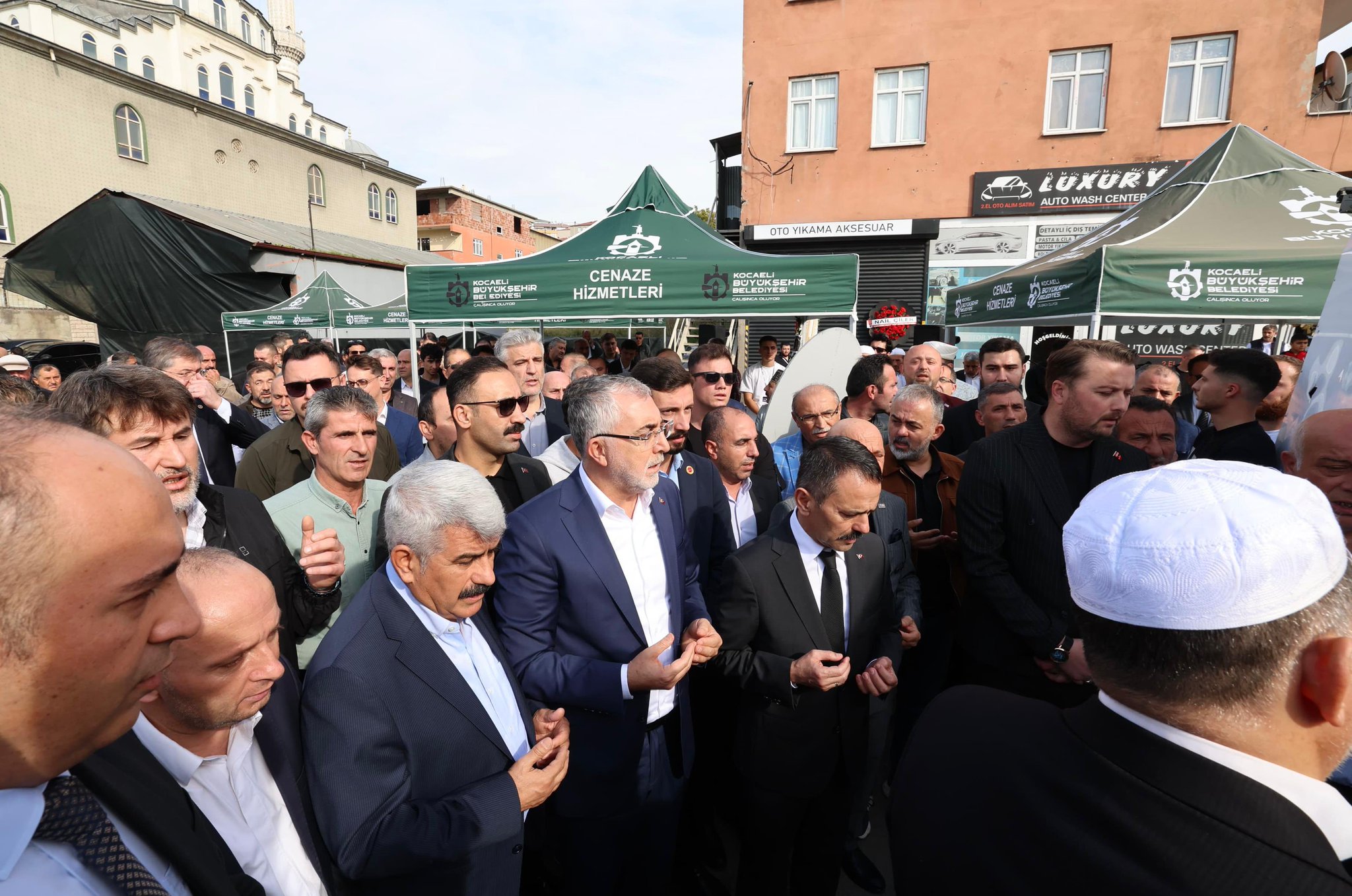 Yangında Hayatını Kaybedenler Son Yolculuğa Uğurlandı (6)