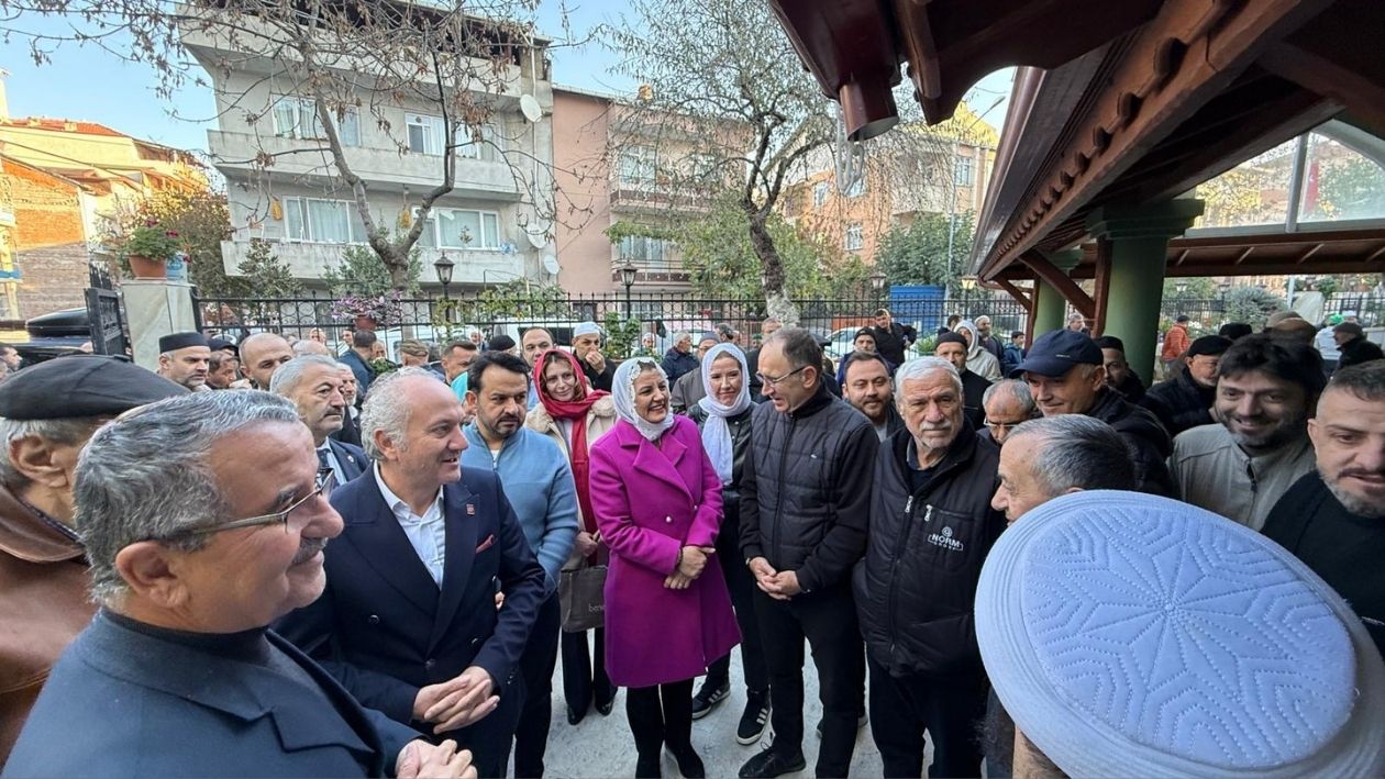 Yeşil Camii’nde Vatandaşlarla Buluştu (2)