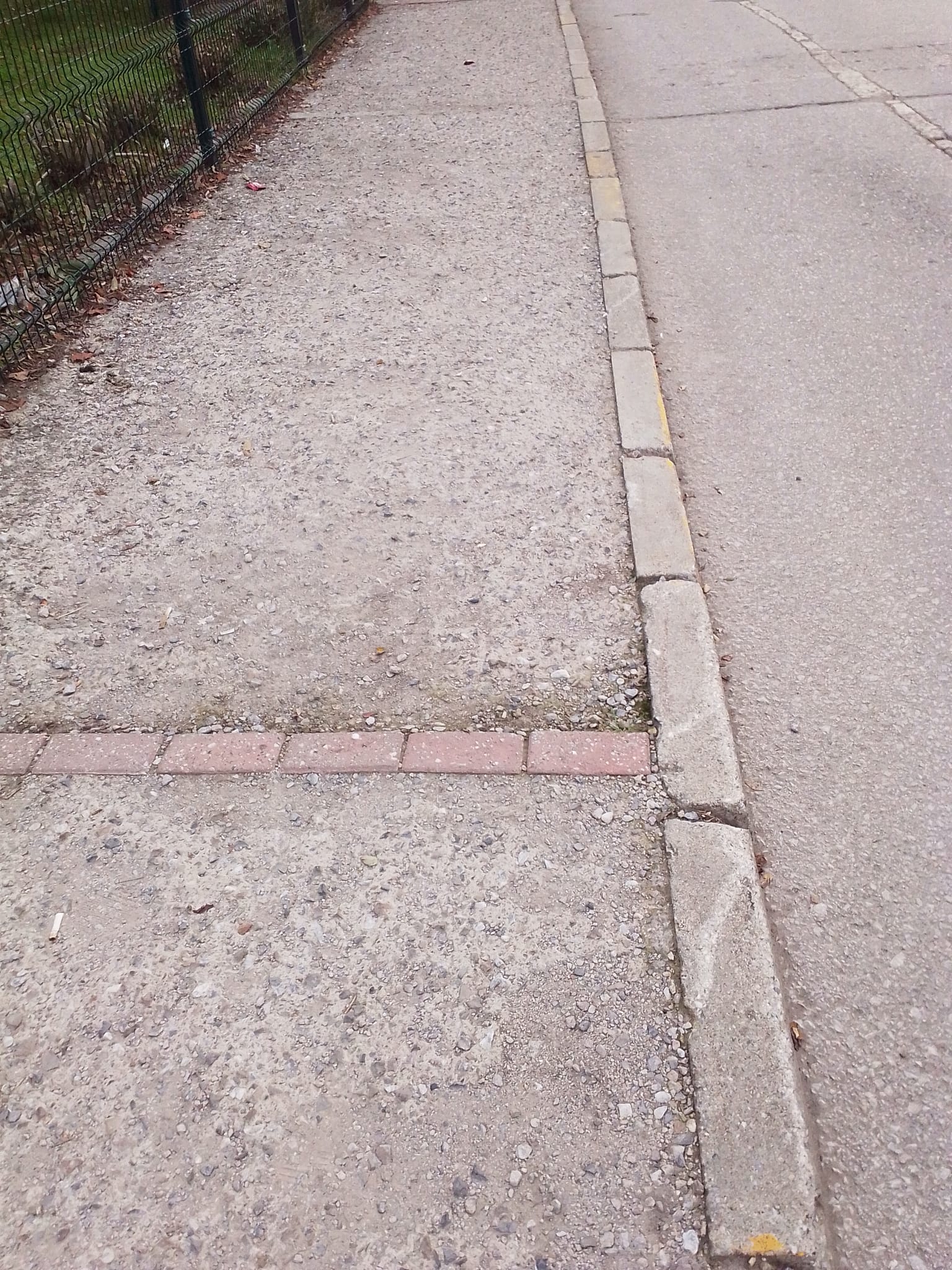 Yuvam Turgut Konutlarında Kaldırım Çökmesi Vatandaşı İsyan Ettirdi 5