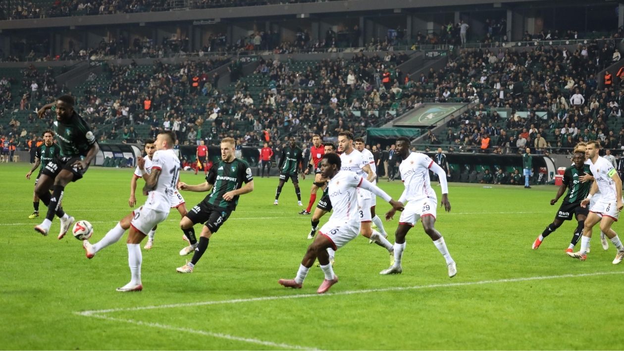 Zeynep Si̇lmeyi̇n Dokunmayin (720 X 405 Piksel) Kopyası (86)