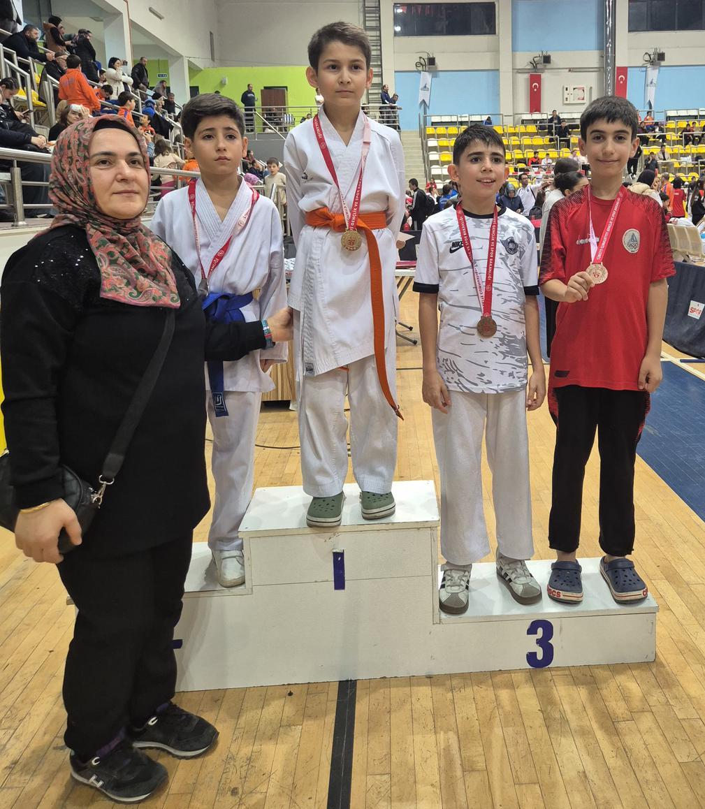 24 Kasim Öğretmenlere Saygi Kocaeli̇ Karate Şampi̇yonasinda Körfez Gb 8