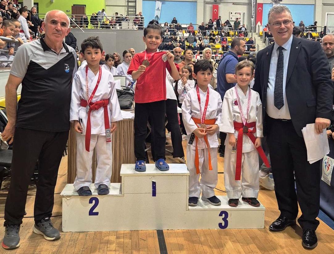 24 Kasim Öğretmenlere Saygi Kocaeli̇ Karate Şampi̇yonasinda Körfez Gb 9