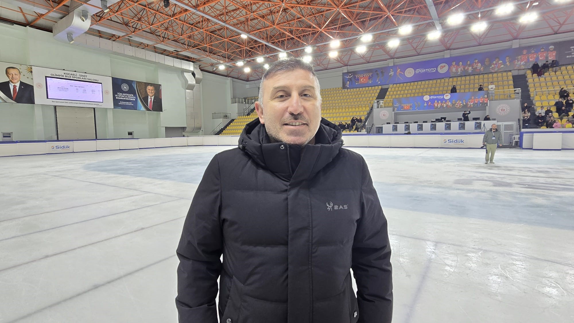 25 Yıl Boyunca Türkiye'yi Uluslararası Arenada Temsil Eden Milli Buz Patenci Burak Demirboğa, Kocaeli’de Düzenlenen Türkiye Şampiyonası’nda Son Kez Piste Çıkarak Kariyerini Noktaladı (7)