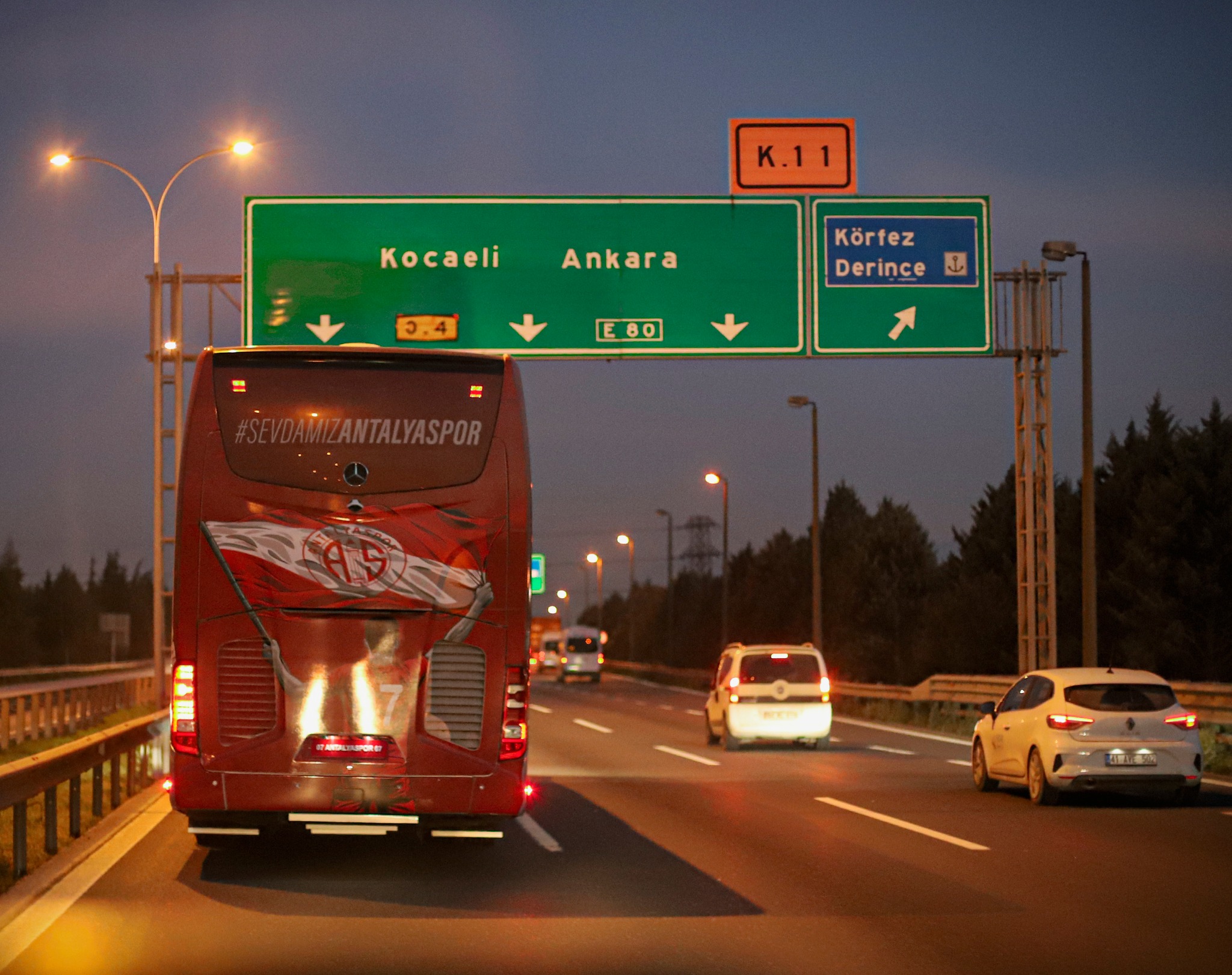 Antalyaspor, Kocaeli Deplasmanı Öncesinde Sosyal Medya Hesabından Yaptığı Samimi Paylaşımla Dikkat Çekti. Karşılaşma Yarın Saat 20.00’De Oynanacak (4)