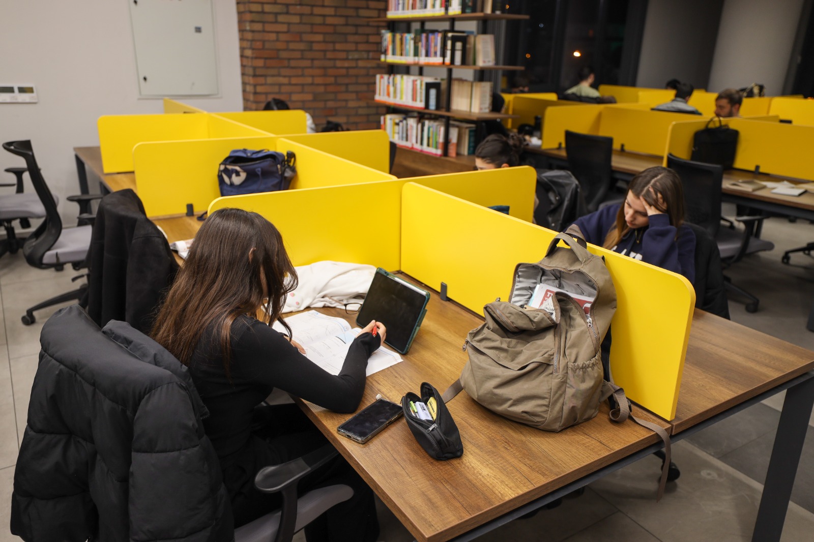 Başiskele’de Gençlere Özel Sessiz Ve Modern Kütüphane Hizmeti 2