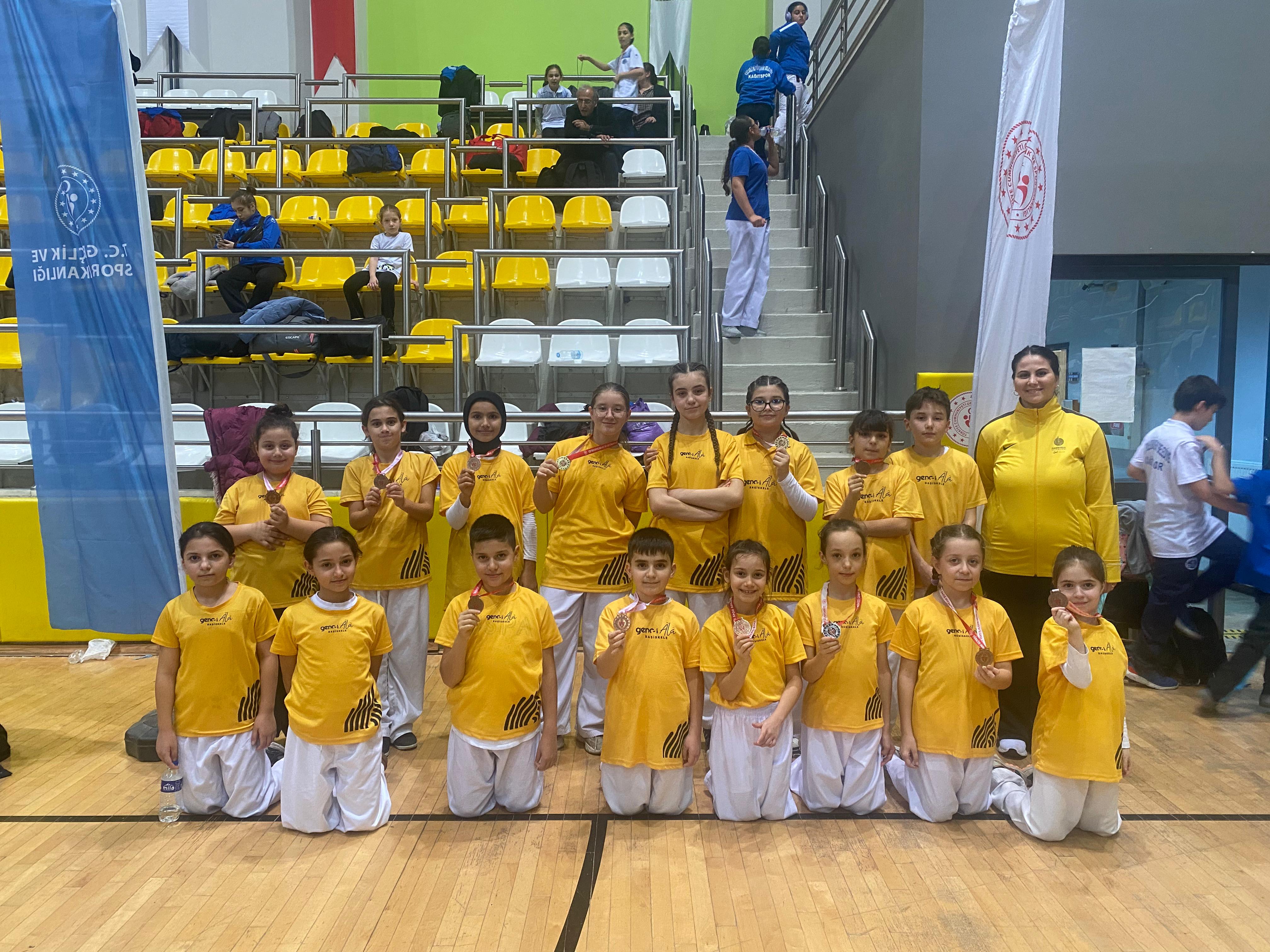 Başiskele’nin Genç Karatecilerinden Şampiyonada 12 Madalya 1