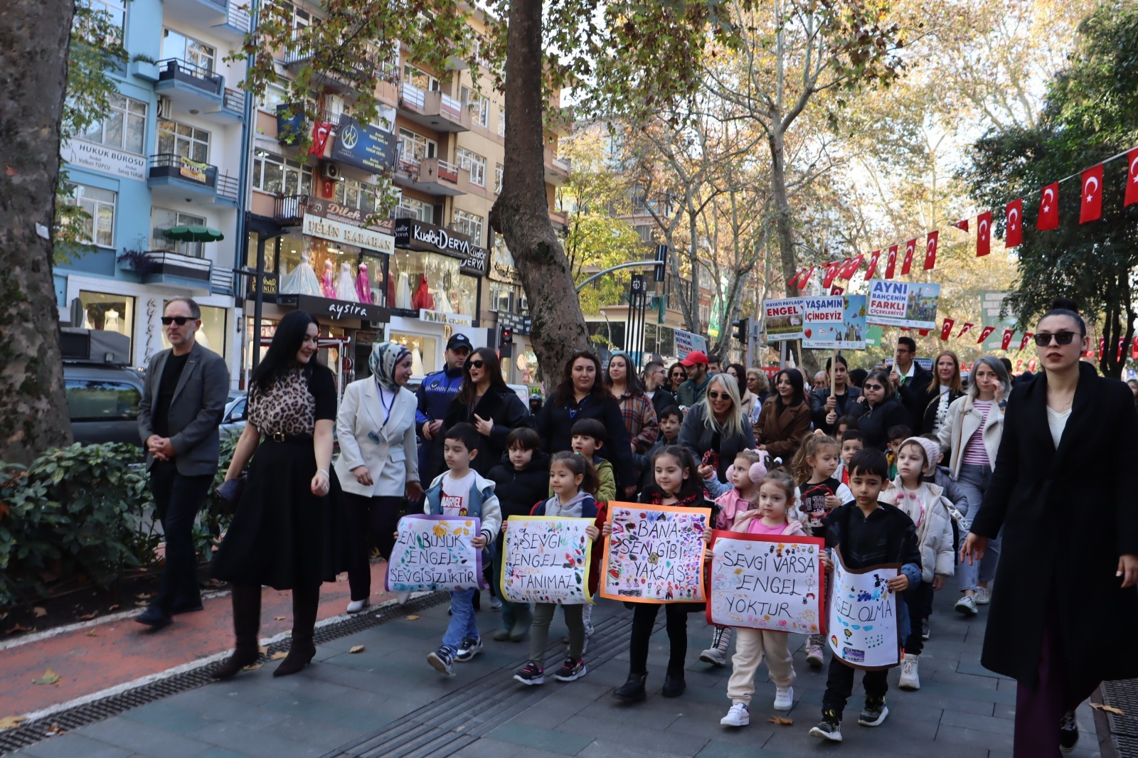 Belediye Önünden Baslayan Kortej (4)