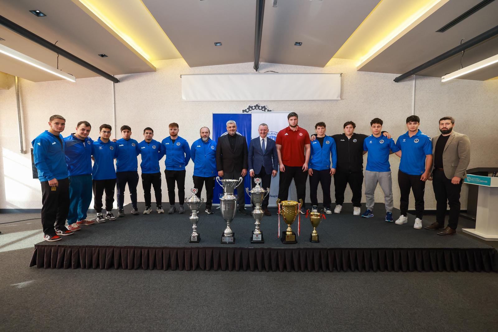 Büyükakın, Kağıtspor'un Başarılı Sporcularını Tebrik Etti (5)