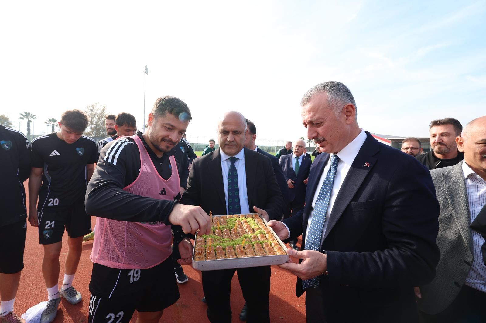 Büyükakın'dan Kocaelispor'a Moral Veren Ziyaret (14)