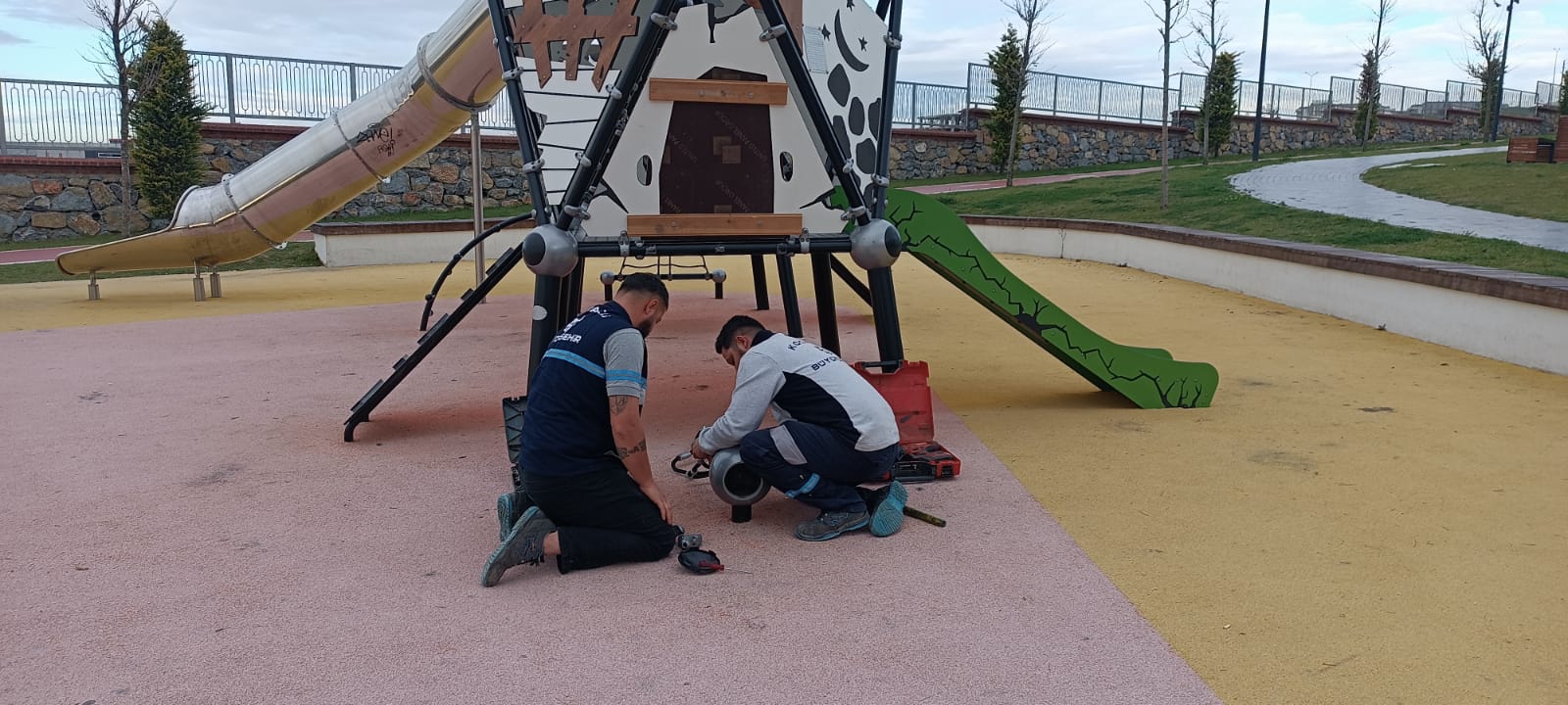 Büyükşehir'den Oyun Gruplarına Düzenli Bakım (6)
