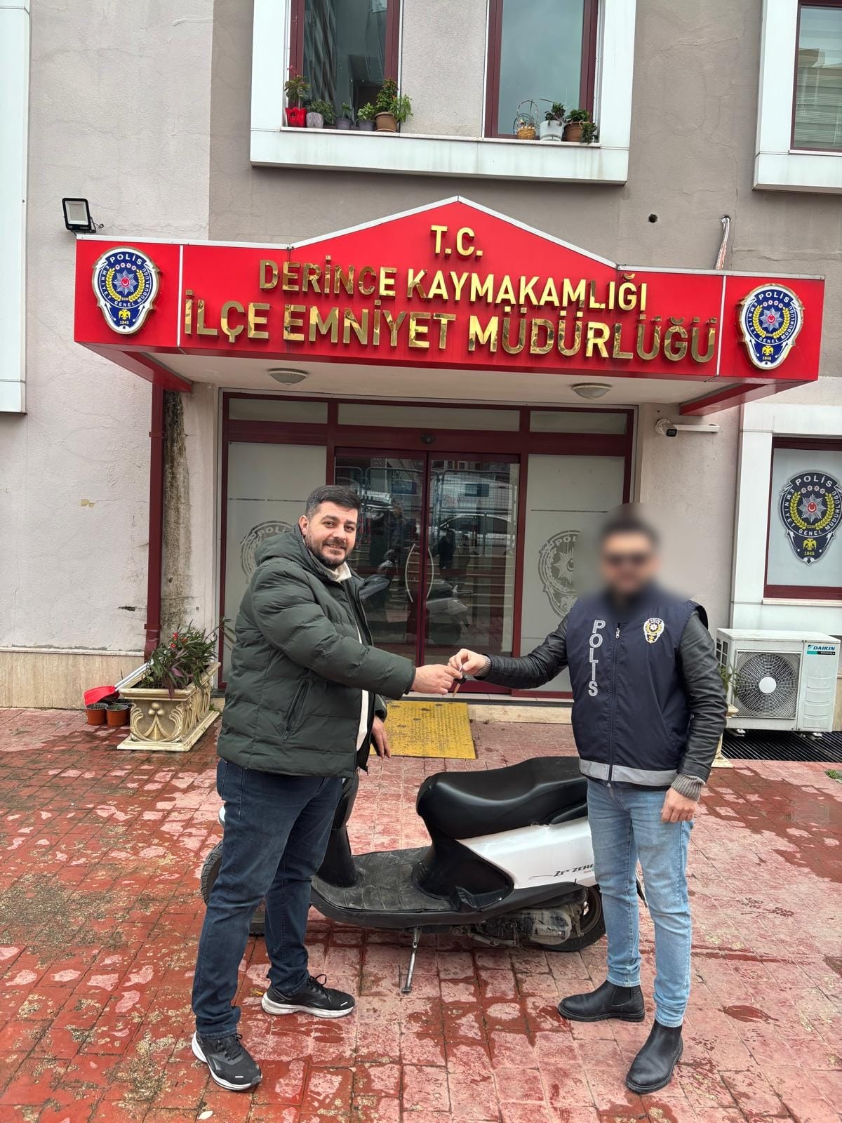 Çalıntı Motosiklet Ve Para Sahibine Teslim Edildi-1