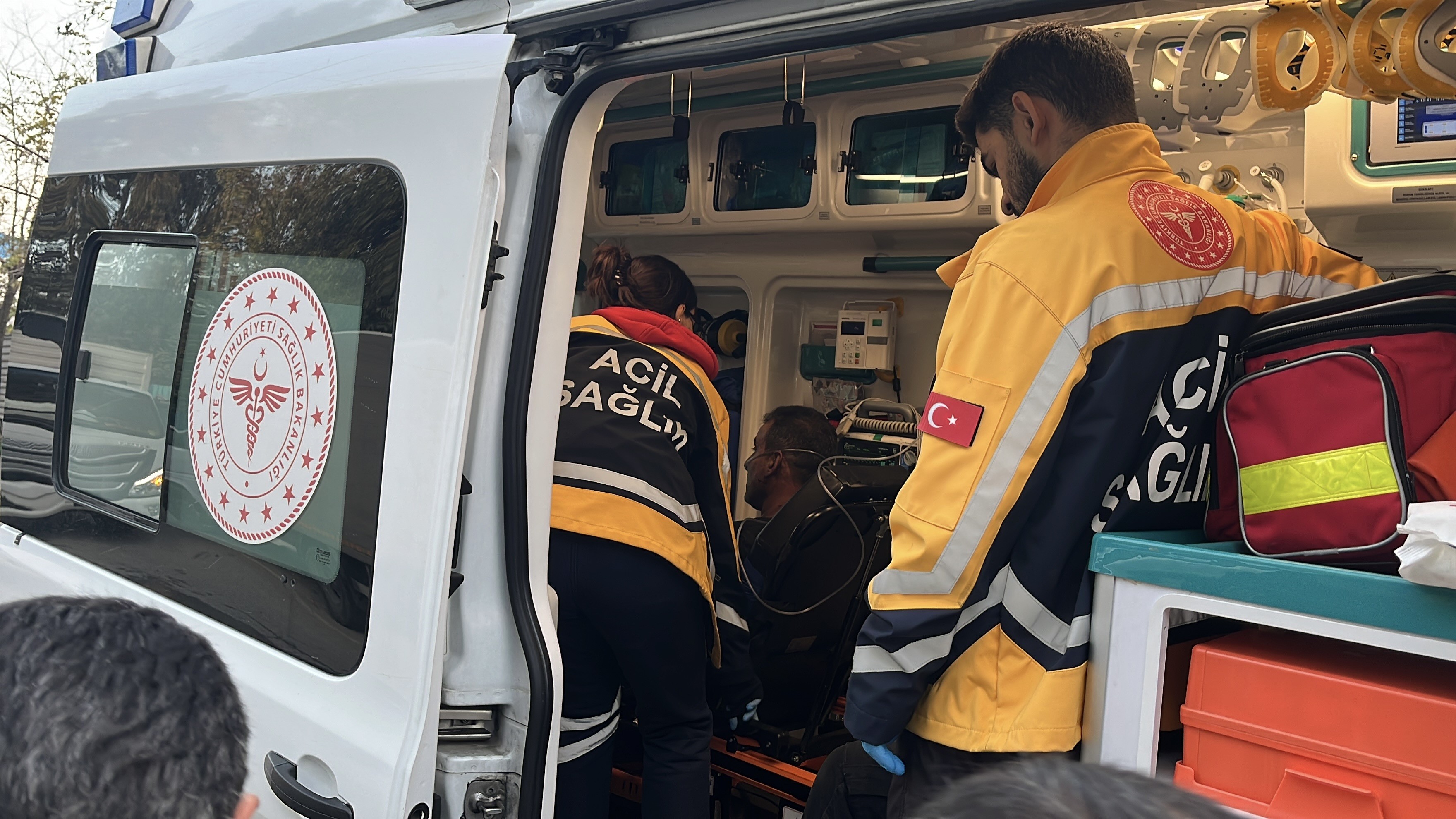 Çatı Alev Topuna Döndü! Baba Ve Oğlu Hastanelik Oldu (6)