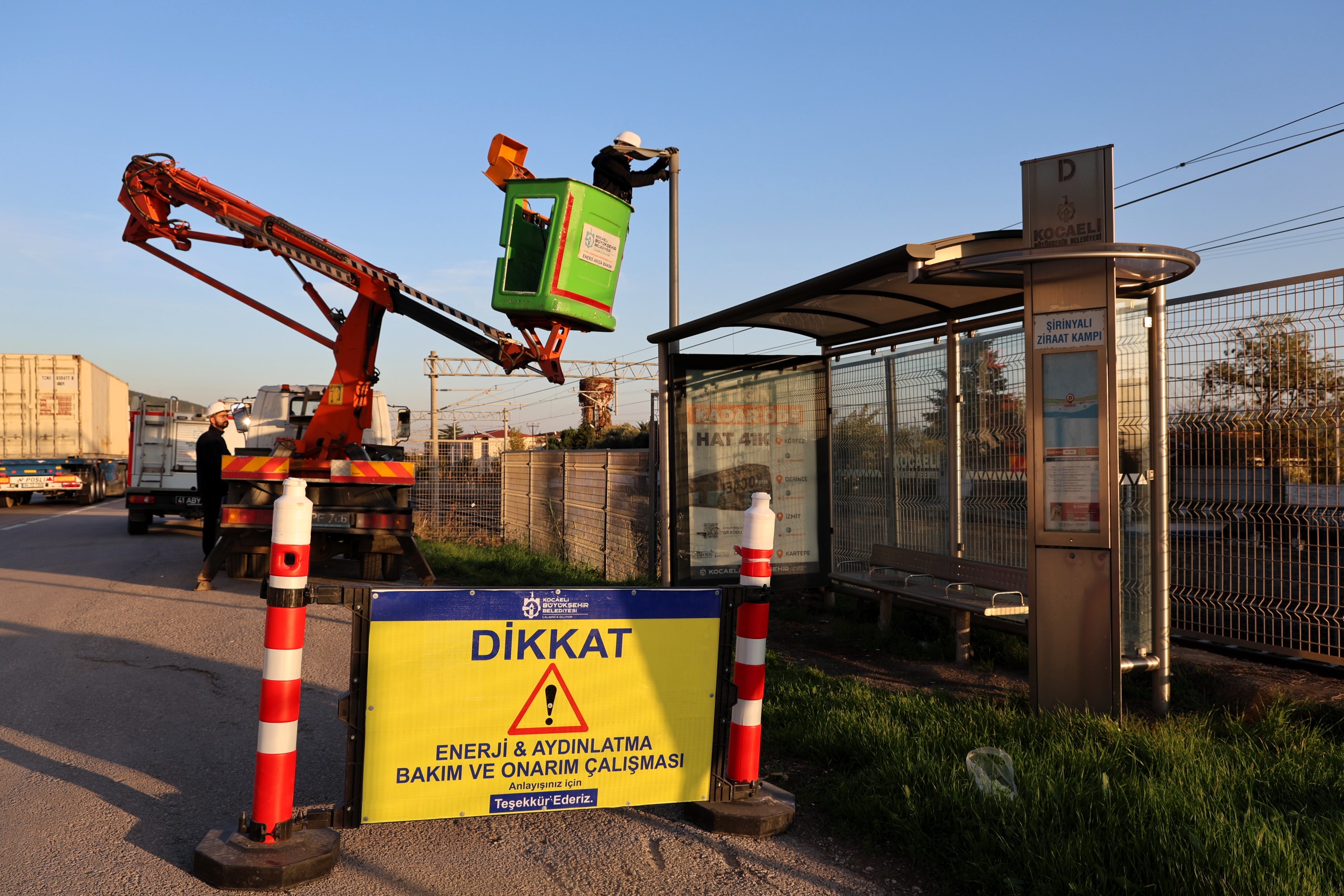 Duraklara Güneş Enerjili Aydınlatma Çözümü (1)