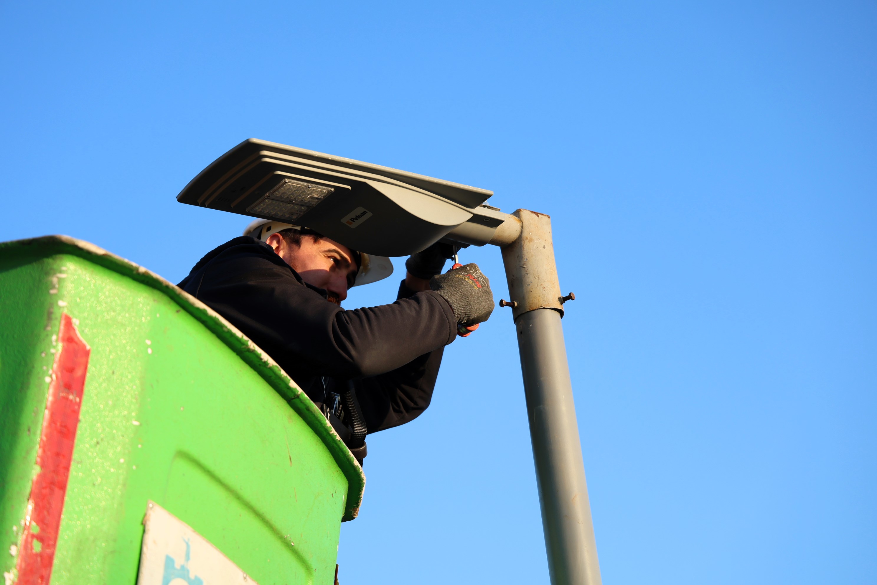 Duraklara Güneş Enerjili Aydınlatma Çözümü (2)