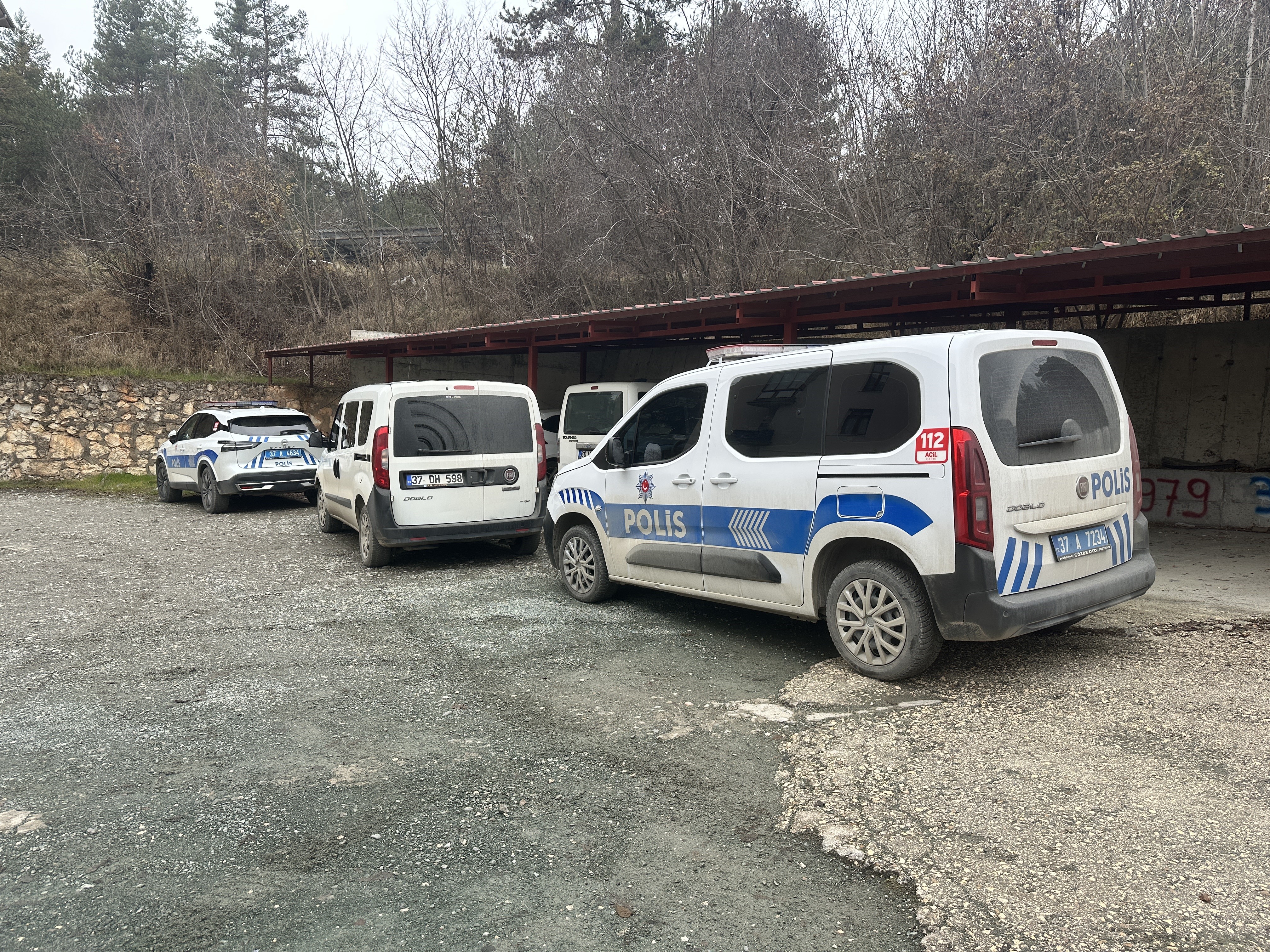 Evinde İntihar Etti, (2)