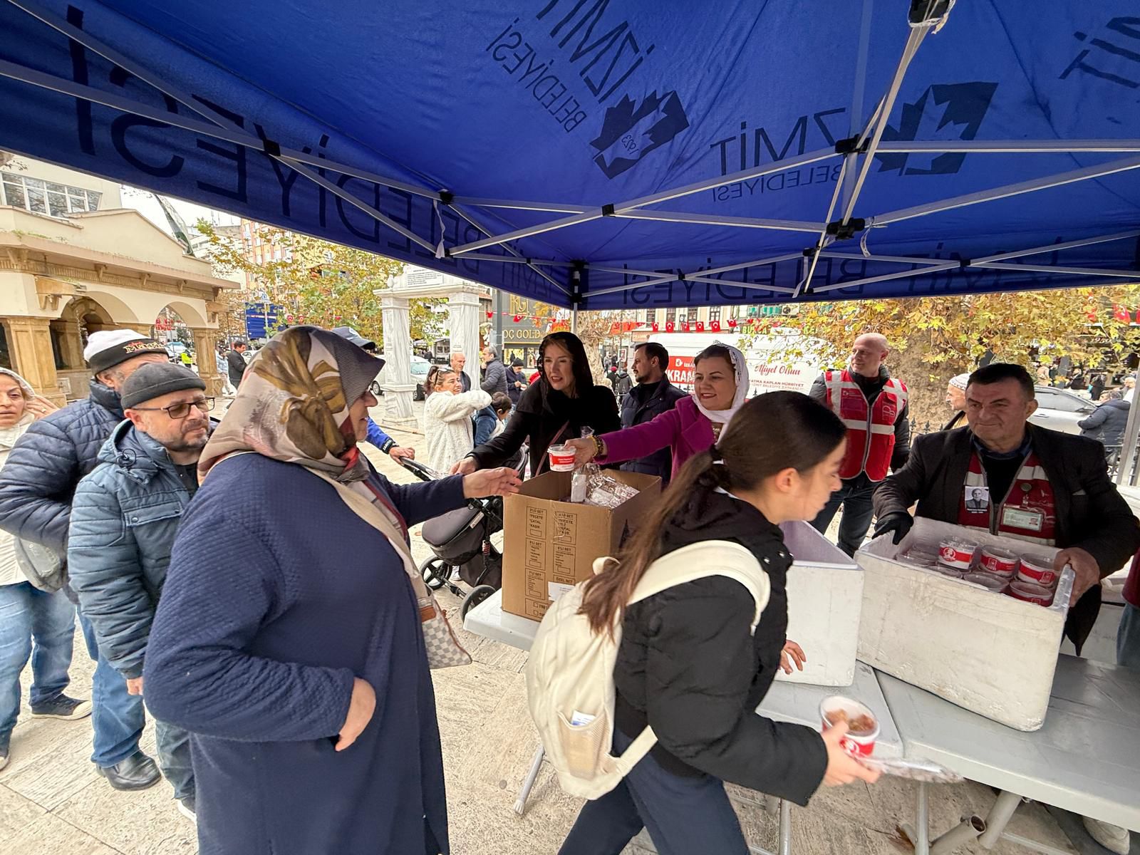 Fatma Baskan Vatandaslara Helva Ikram Etti (1)