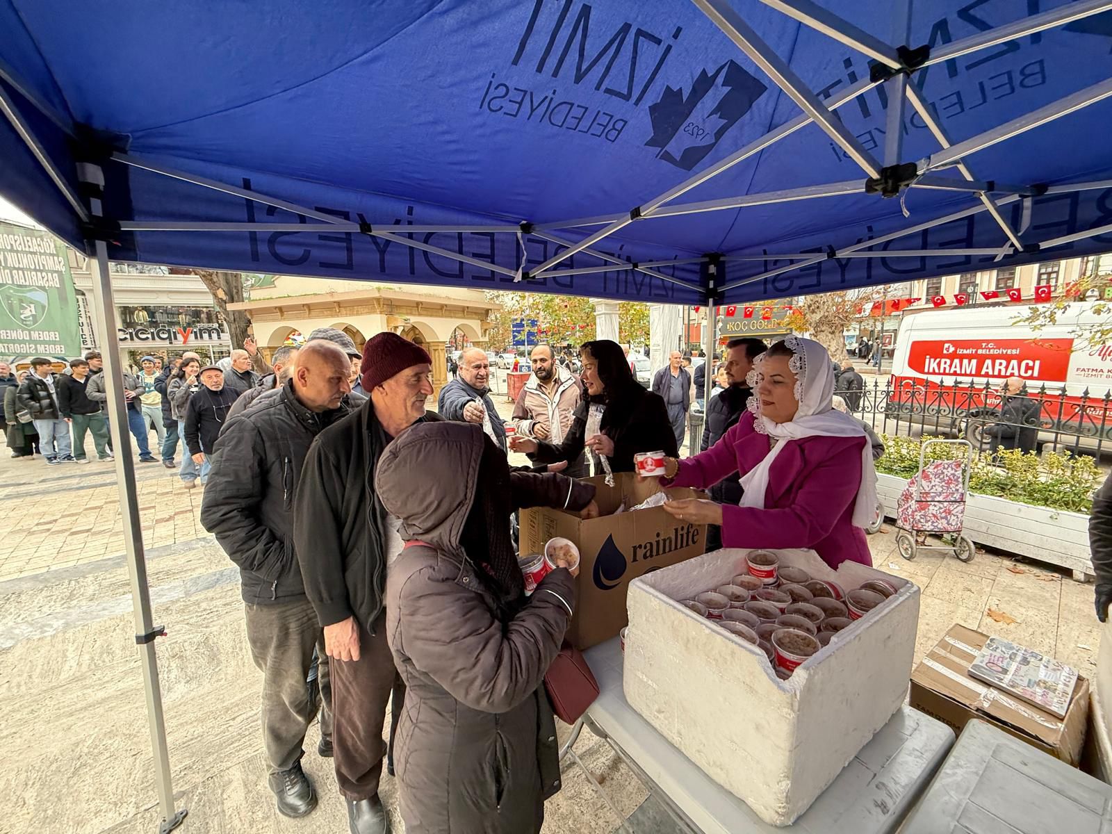 Fatma Baskan Vatandaslara Helva Ikram Etti (3)