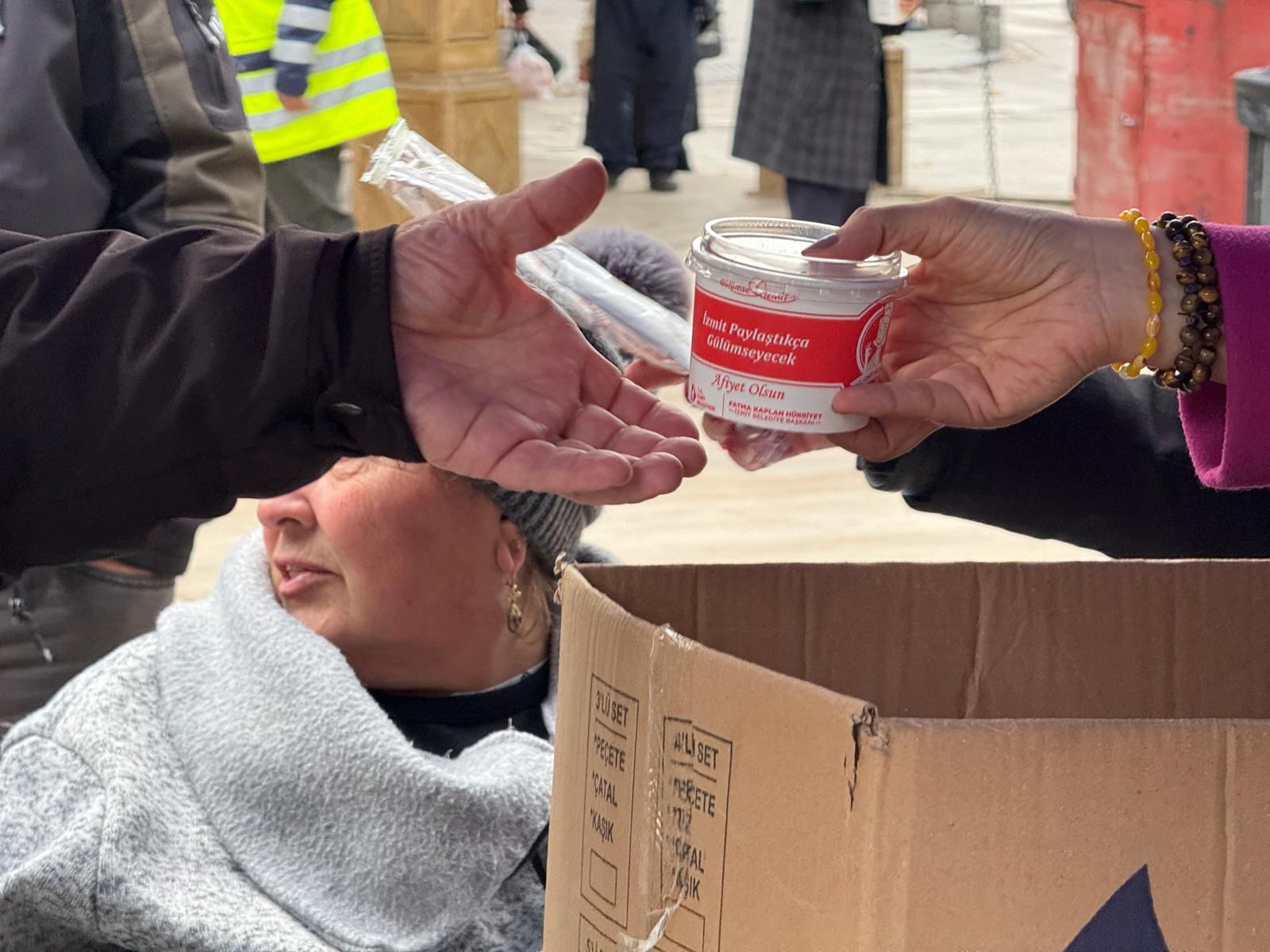 Fatma Baskan Vatandaslara Helva Ikram Etti (4)