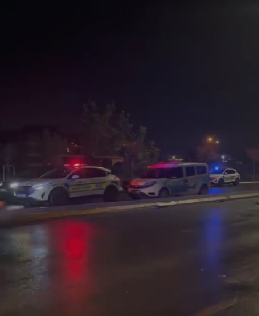 Gece Yarısı Faciası! 23 Yaşındaki Genç Direğe Çarparak Can Verdi (3)