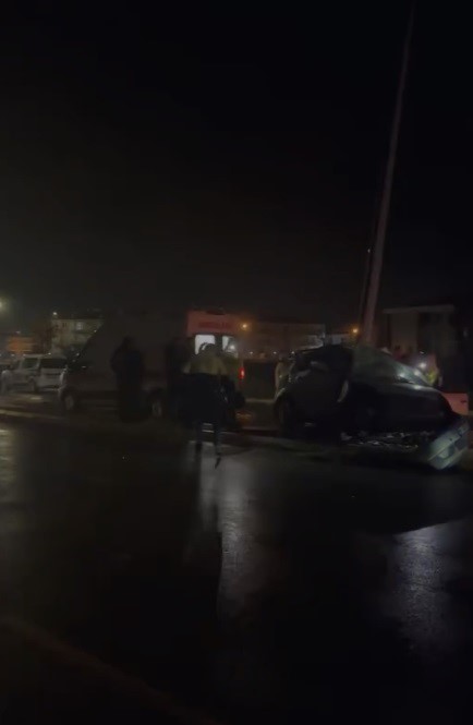 Gece Yarısı Faciası! 23 Yaşındaki Genç Direğe Çarparak Can Verdi (4)