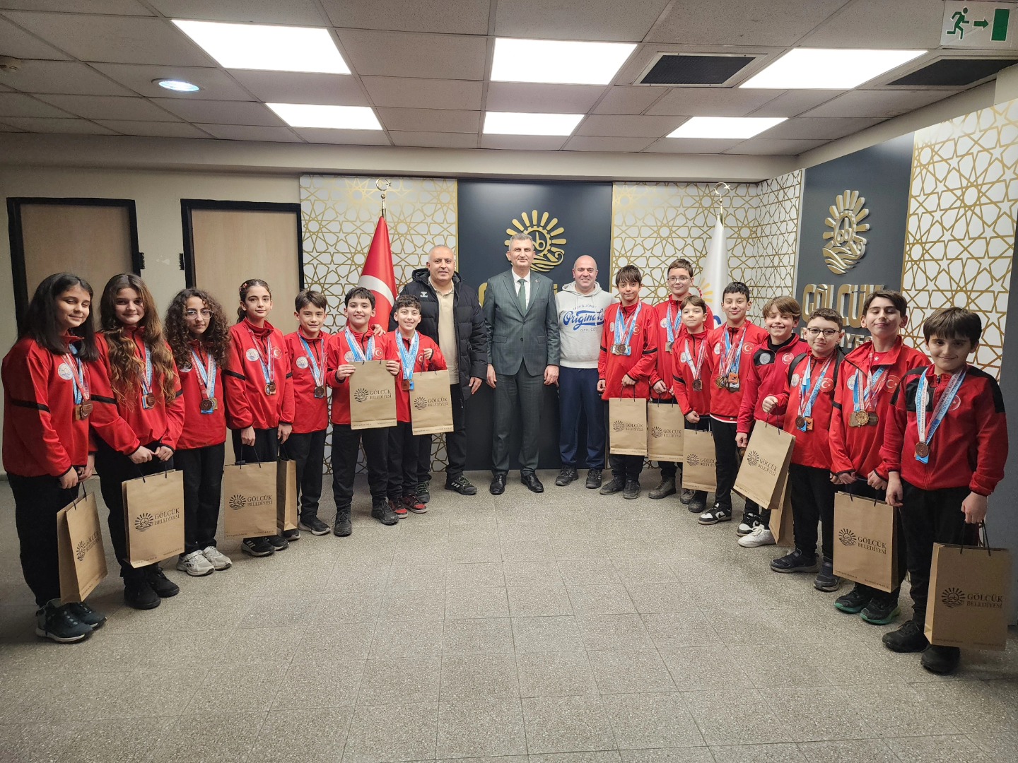 Gölcük Belediyespor’un Yüzücüleri Başkan Sezer’i Gururlandırdı2