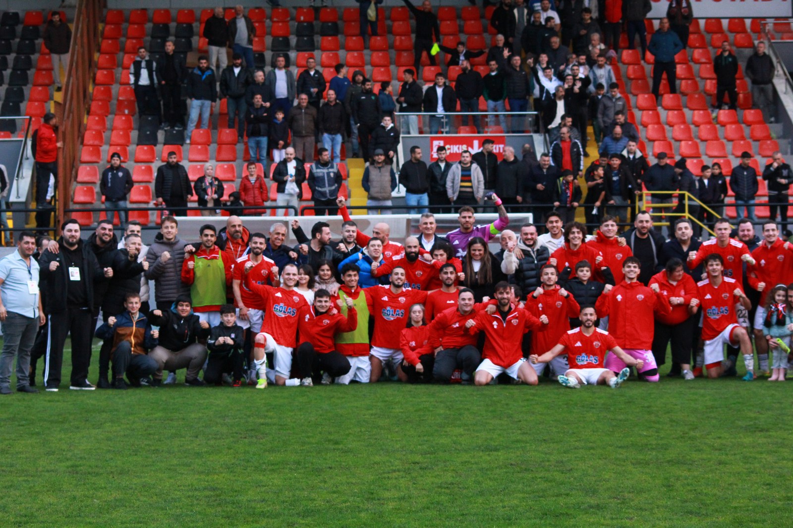 Gölcükspor Evinde Şampiyon Gibi 3