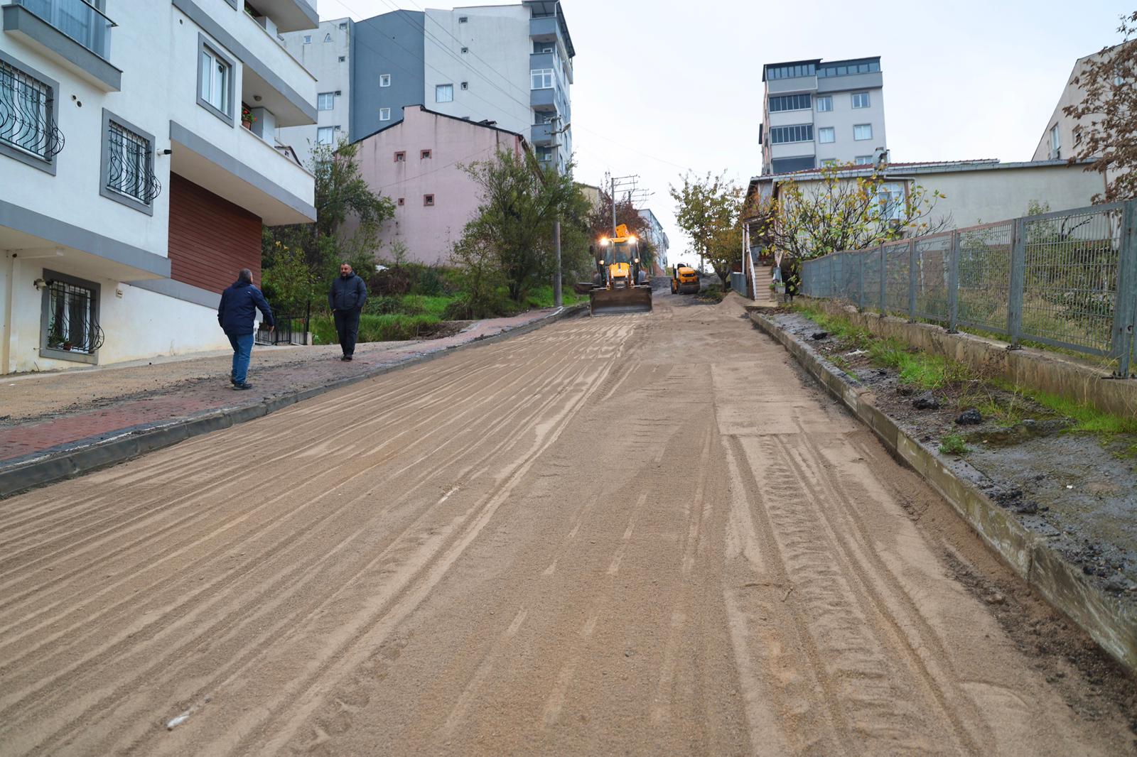Isu Tarafından Tamamlanan Altyapı Yatırımlarının Ardından Gebze Belediyesi Ekipleri, Adem Yavuz Mahallesi’nde Asfalt, Parke Ve Kaldırım Çalışmalarını Hızla Sürdürüyor (1)