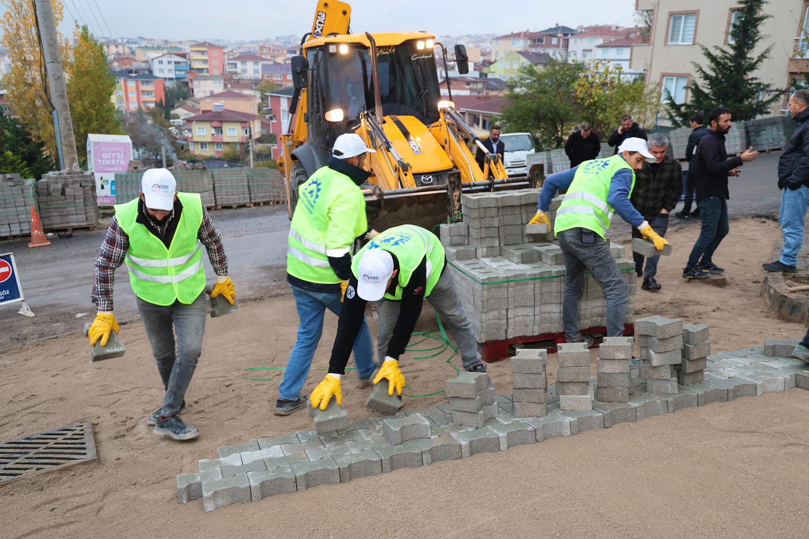 Isu Tarafından Tamamlanan Altyapı Yatırımlarının Ardından Gebze Belediyesi Ekipleri, Adem Yavuz Mahallesi’nde Asfalt, Parke Ve Kaldırım Çalışmalarını Hızla Sürdürüyor (2)