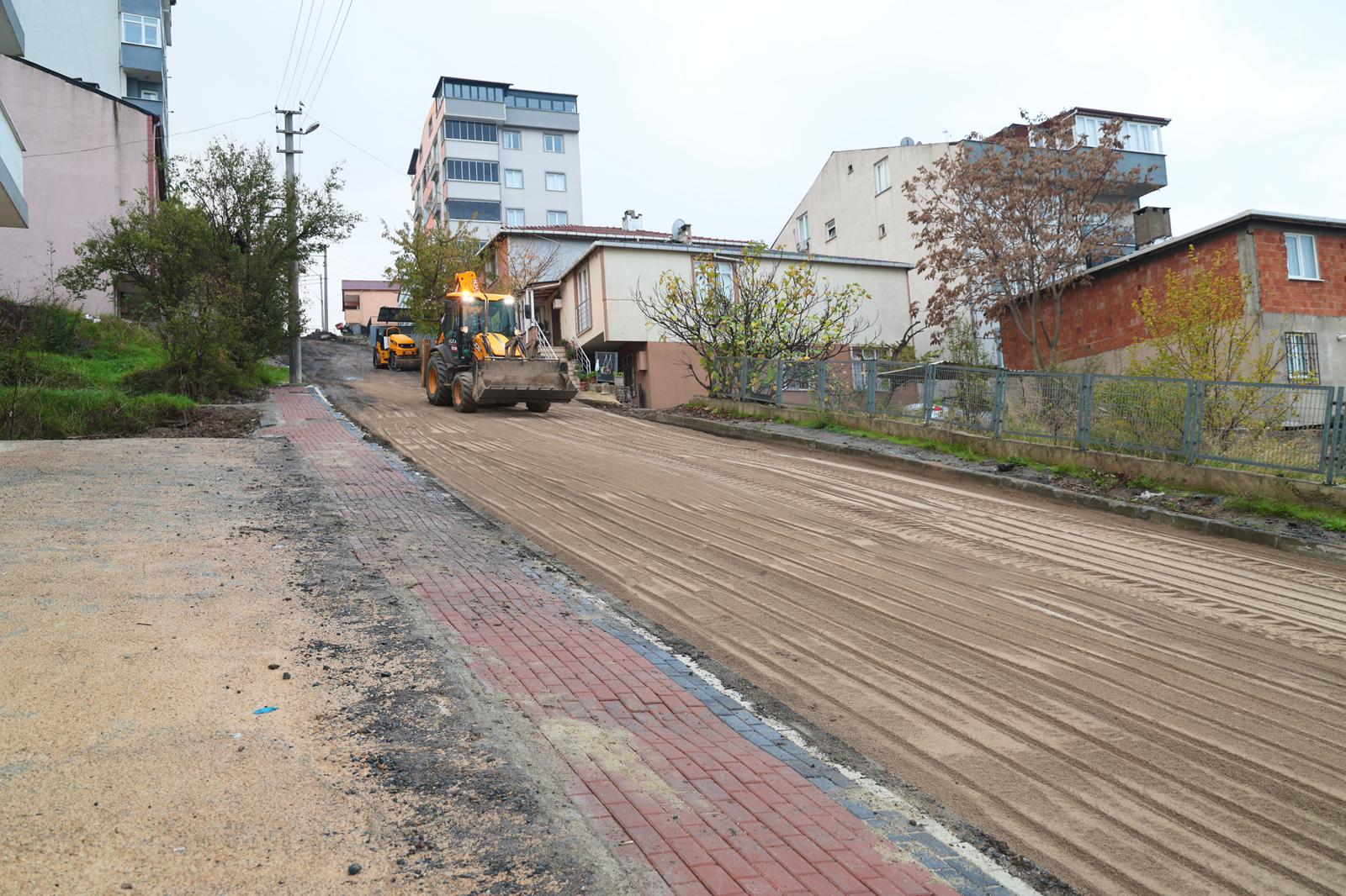 Isu Tarafından Tamamlanan Altyapı Yatırımlarının Ardından Gebze Belediyesi Ekipleri, Adem Yavuz Mahallesi’nde Asfalt, Parke Ve Kaldırım Çalışmalarını Hızla Sürdürüyor (6)
