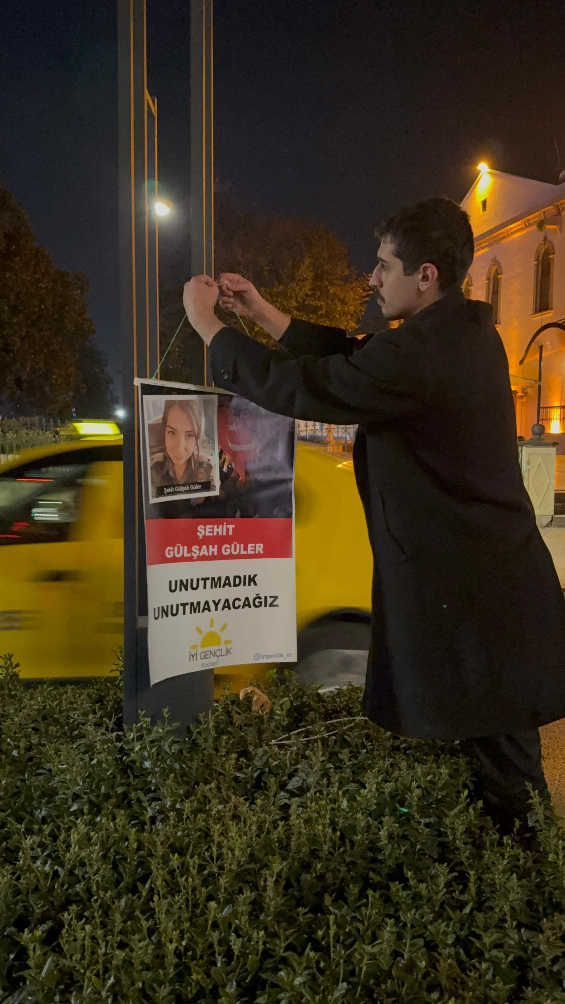 İyi̇ Partili Gençlerden Tepki! Terörist Posterlerine Sessiz, Şehit Anısına Alerjili 2