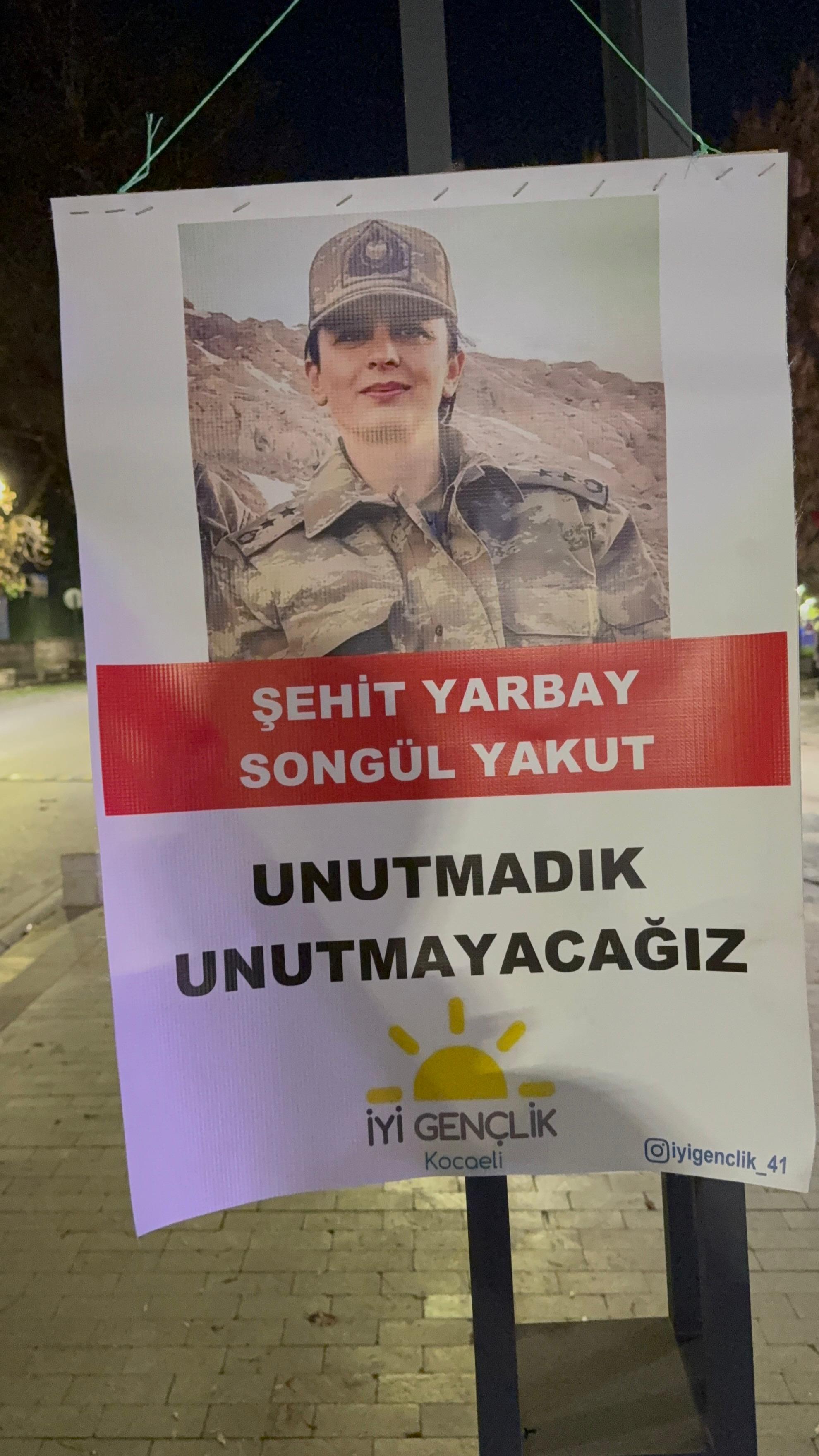 İyi̇ Partili Gençlerden Tepki! Terörist Posterlerine Sessiz, Şehit Anısına Alerjili 6