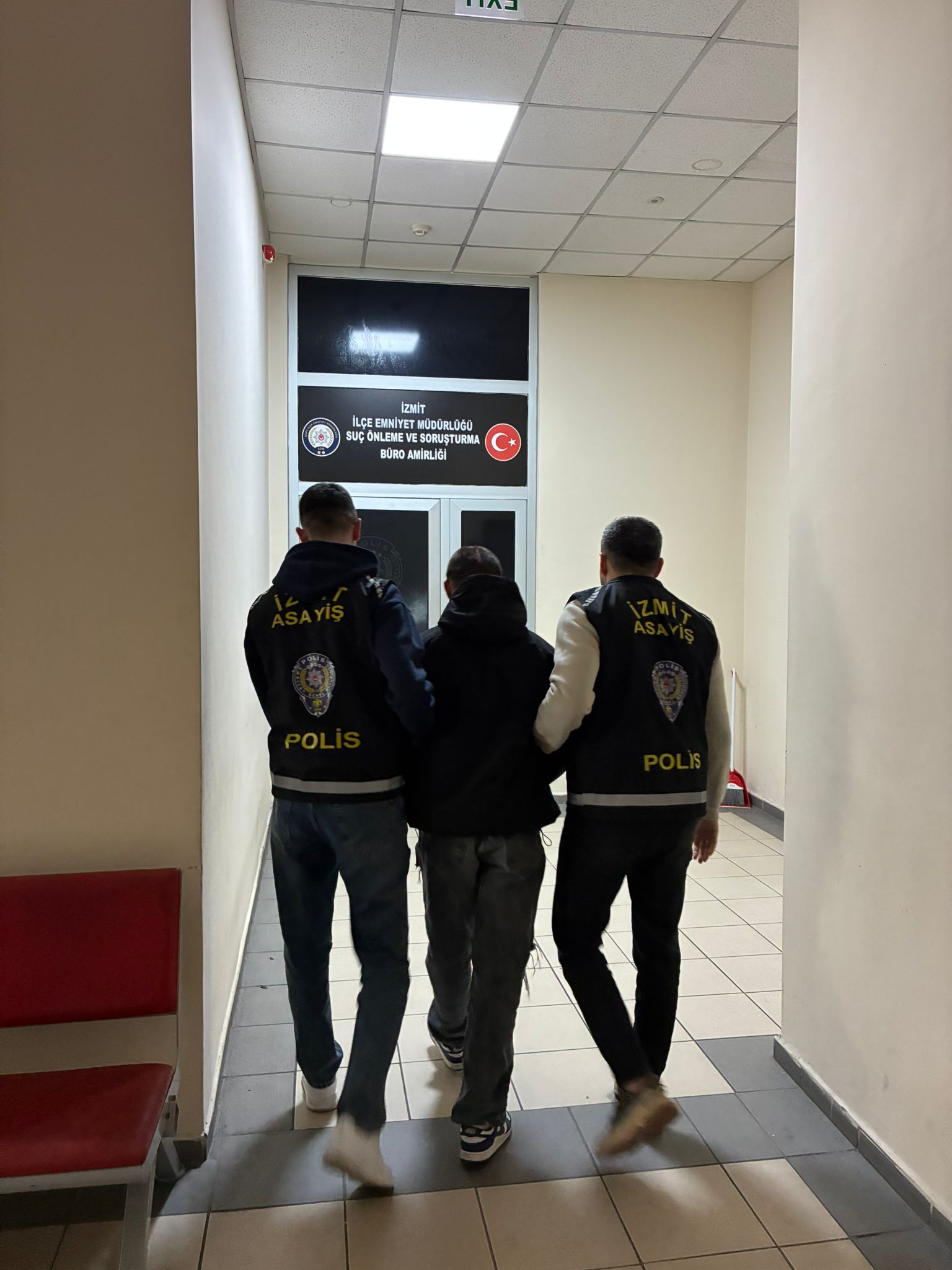 İzmit Alikahya’da Trafikte Tehlikeli Hareketler Yapan Motosiklet Sürücüsü Y.c.d. Yakalandı, 39.716 Tl Para Cezası Kesildi (2)