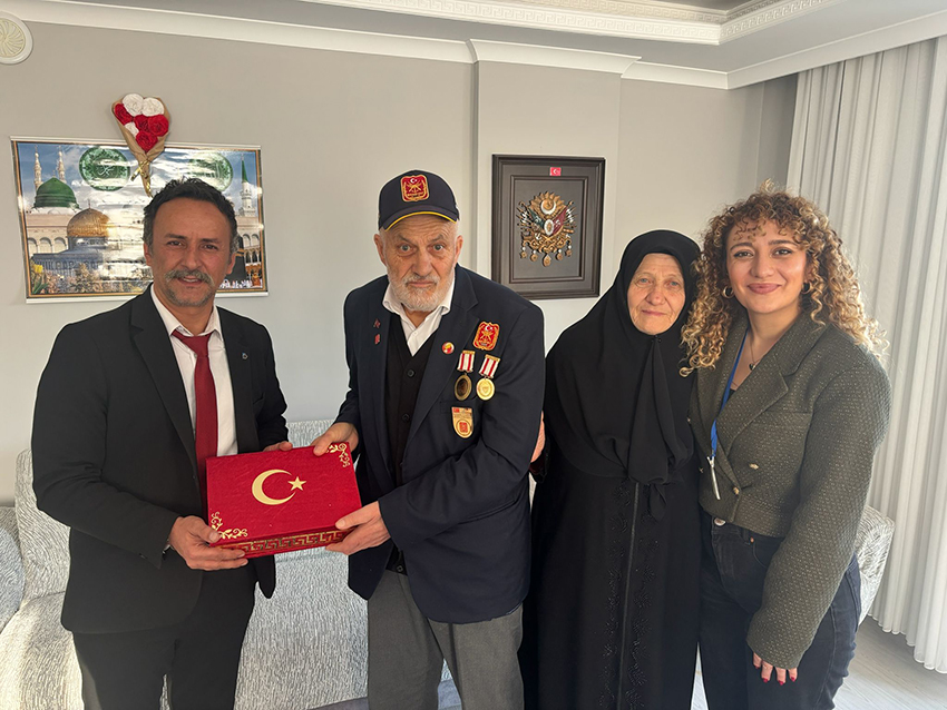 İzmit Belediyesi’nden Kıbrıs Gazilerine Anlamlı Ziyaret 2 Kopya