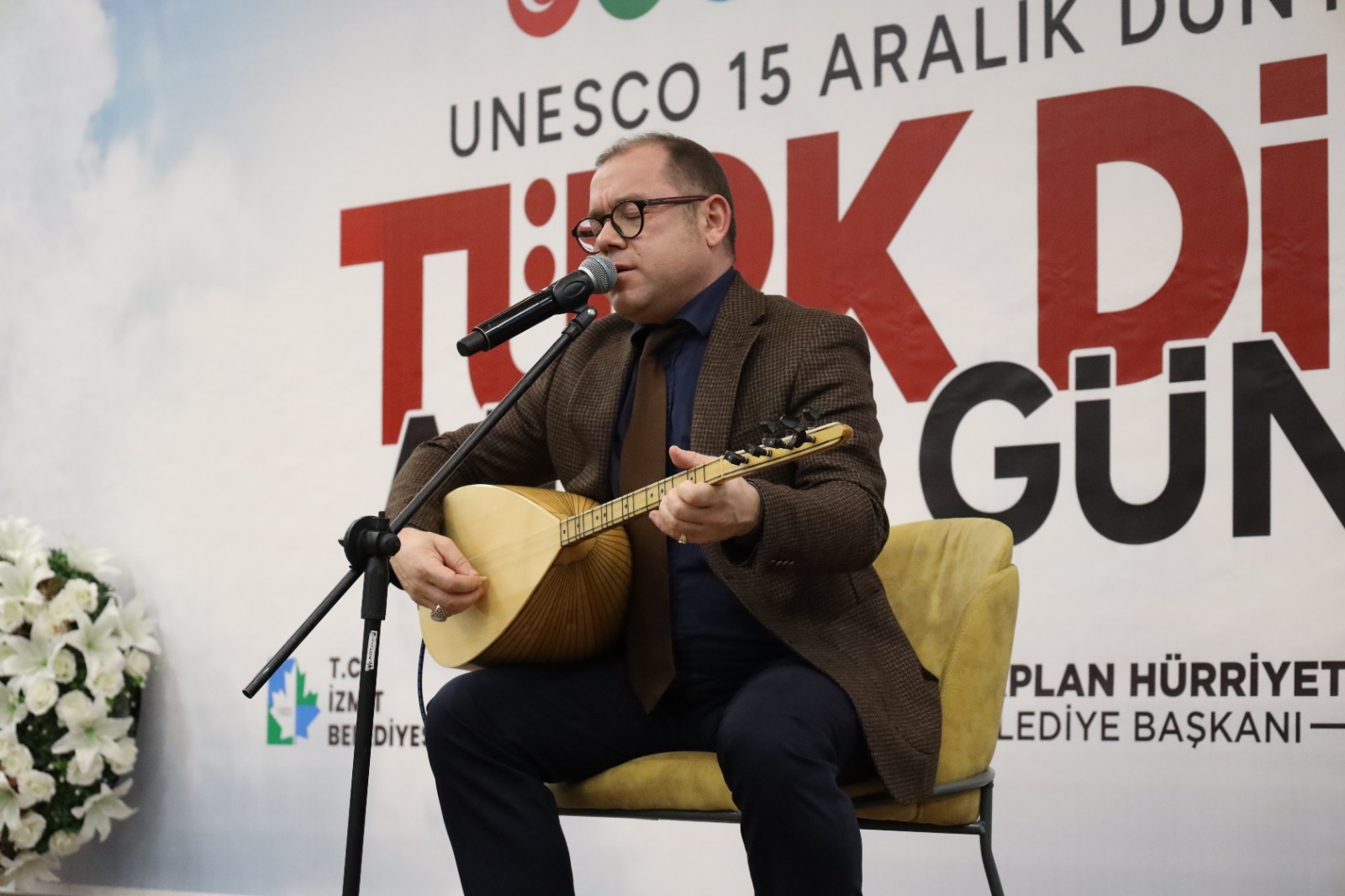 Izmit'te Dünya Türk Dili Ailesi Günü Anlamli Bir Programla Kutlandi (8)