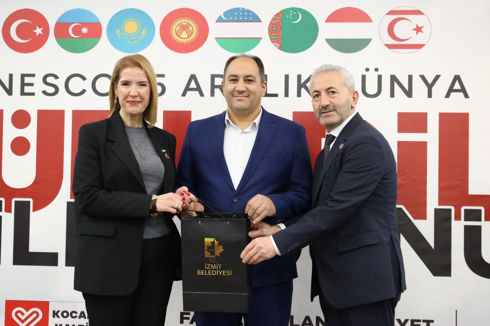 Izmit'te Dünya Türk Dili Ailesi Günü Anlamli Bir Programla Kutlandi (9)