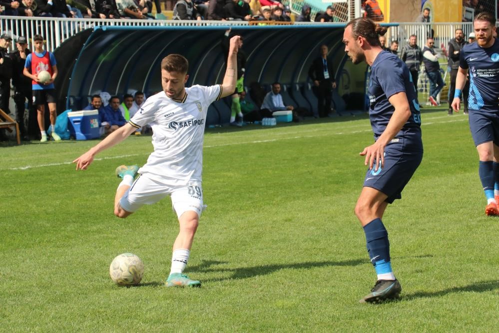 İzmit’te Gece Yarısı Silahlar Patladı! Yaralılardan Birisi Futbolcu Uğurcan Bekçi (8)