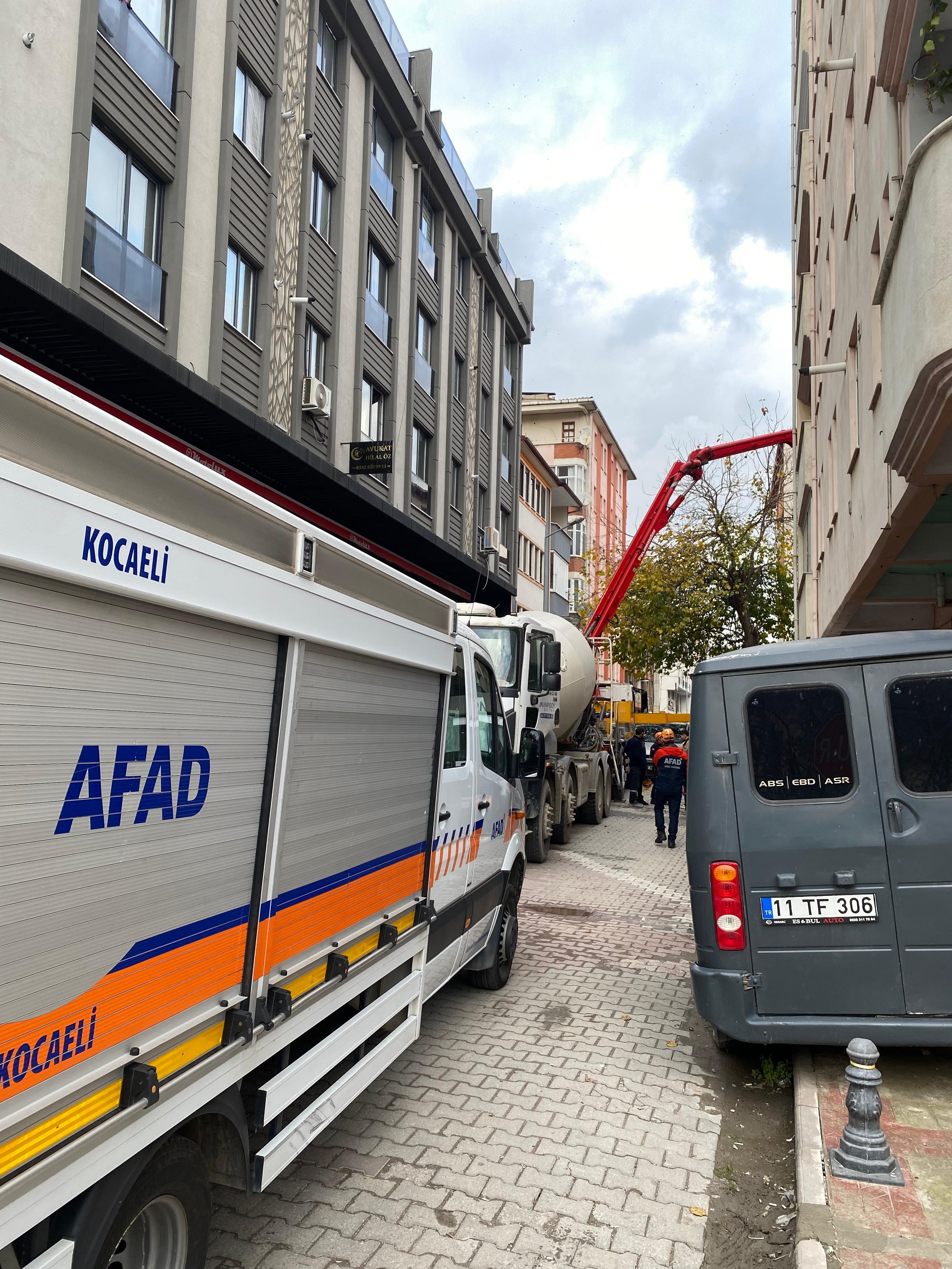 İzmit’te İnşaat Skandalı Dairenin Duvarı Yıkıldı, Yatak Odası Betona Gömüldü! (1)