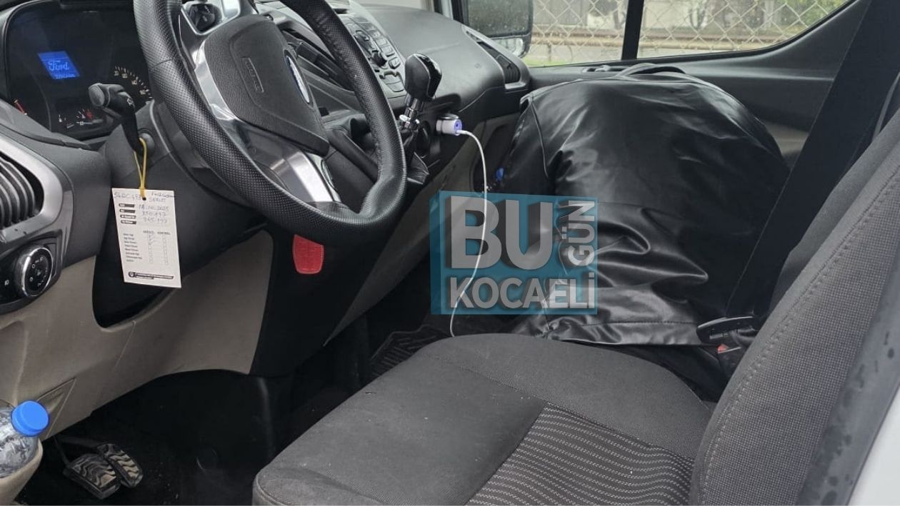 İzmit'te Trafik Kazası! Genç Sürücü Hastaneye Kaldırıldı 2