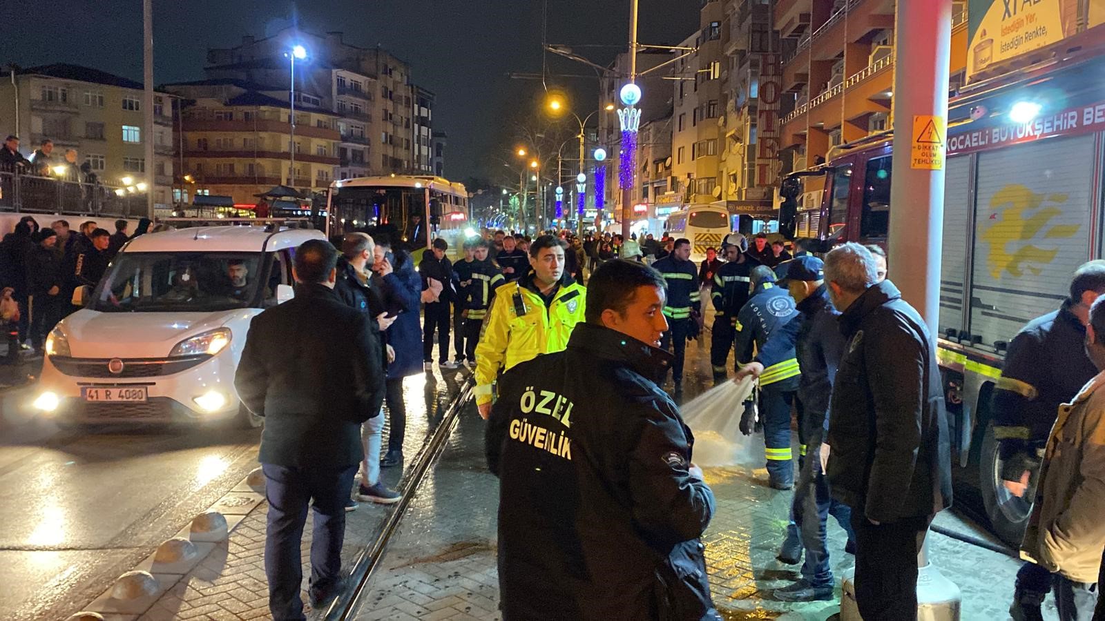 İzmit’te Tramvay Kazası Vatandaş Tramvayın Altında Kaldı (5)