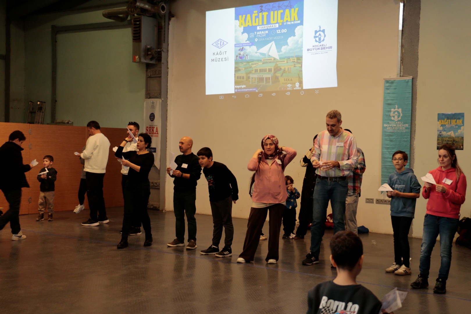 Kâğıt Uçaklar Geleceğin Hayalleri Için Havalandı (9)