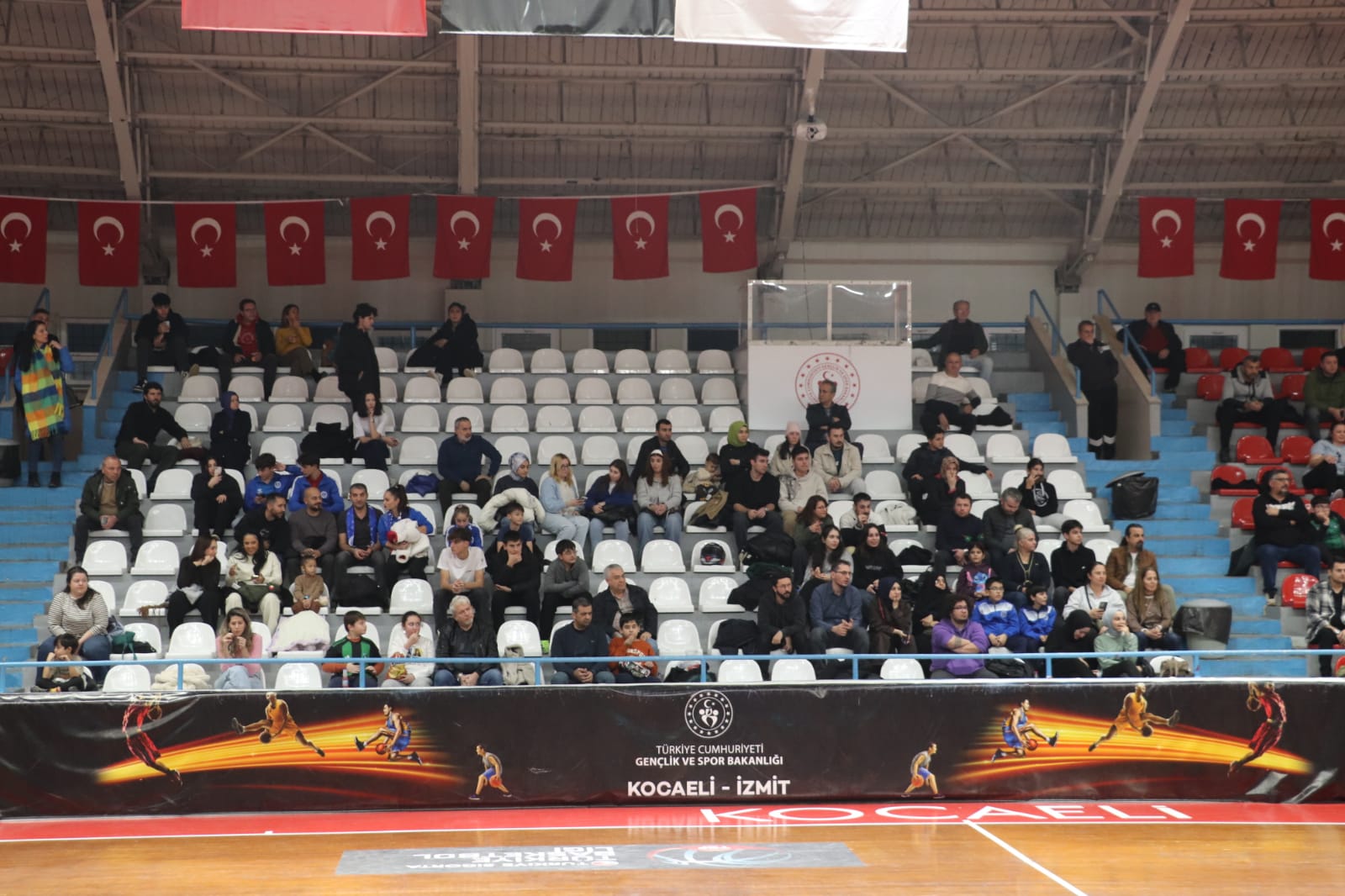 Kağıtspor'a Evinde Ciddi Uyarı 63 84 (2)