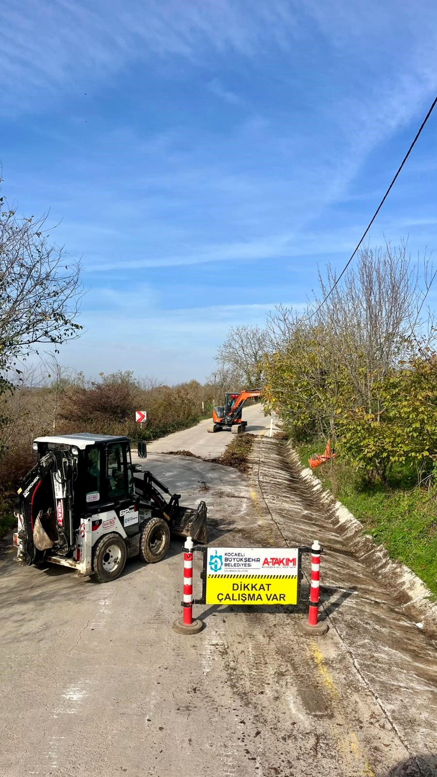 Kandıra’da Yağmur Suyu Kanalları Temizlendi Yol Güvenliği Artırıldı (3)