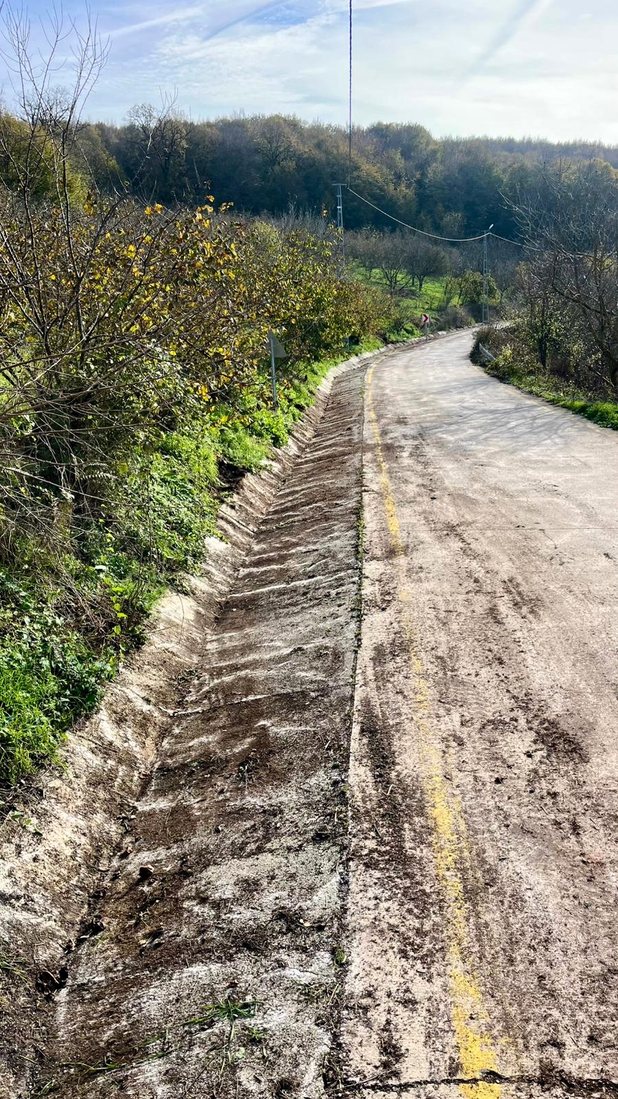 Kandıra’da Yağmur Suyu Kanalları Temizlendi Yol Güvenliği Artırıldı (4)