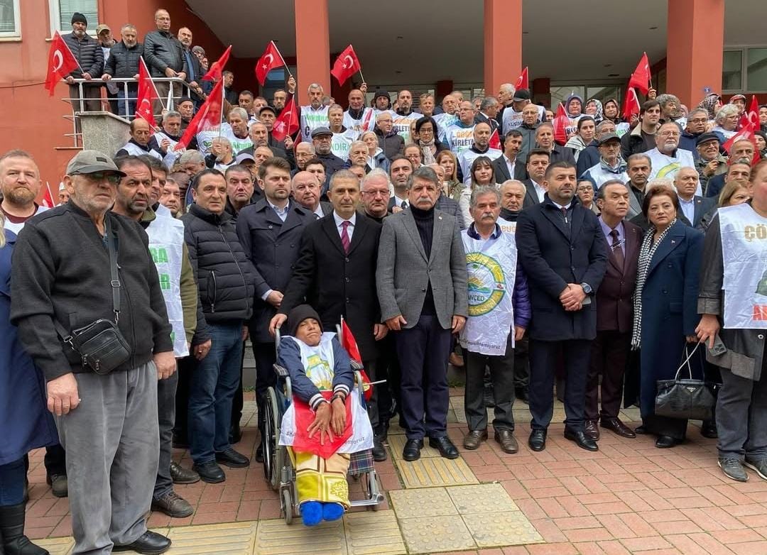 Kandıra’daki Çöp Tesisi Tartışmasına İyi̇ Parti’den Tepki! “Bugün 300’Üz, Yarın 10 Bin Olacağız!” (1)