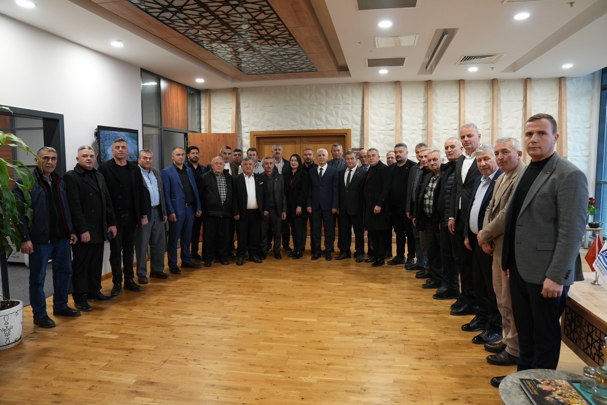 Kandıralı Muhtarlar Hemşehrileri Ali Sağlık'ı Ziyaret Etti 1